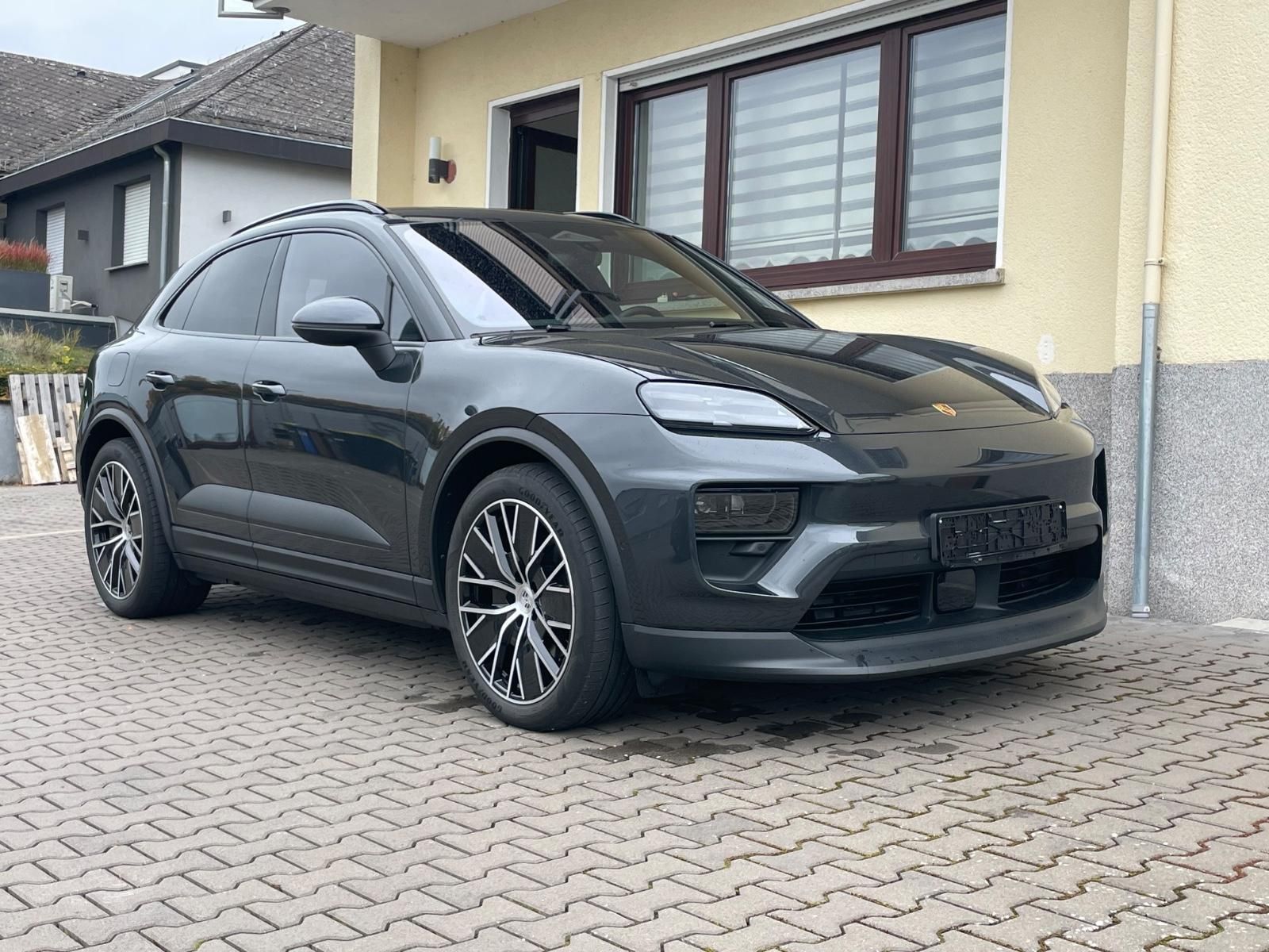 Használt Porsche Macan (2025, szürke) – 1. kép