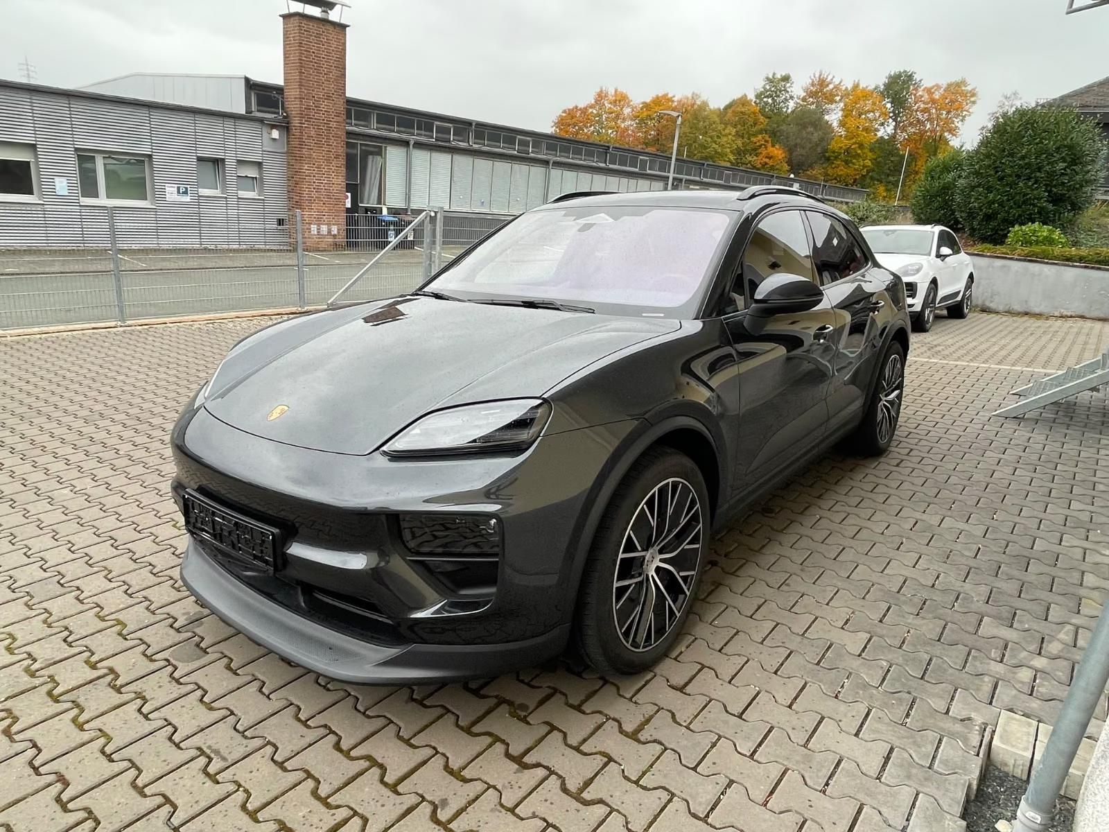 Használt Porsche Macan (2025, szürke) – 2. kép
