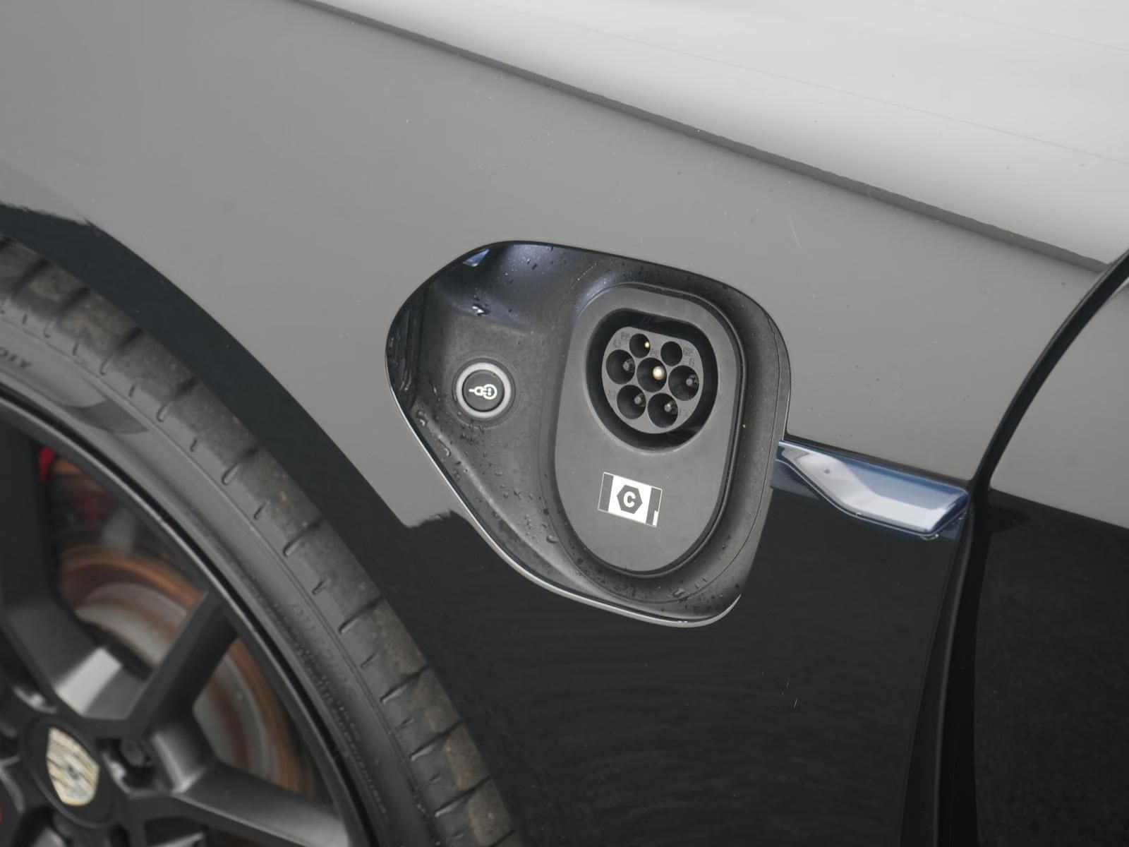 Használt Porsche Taycan (2021, fekete) – 8. kép