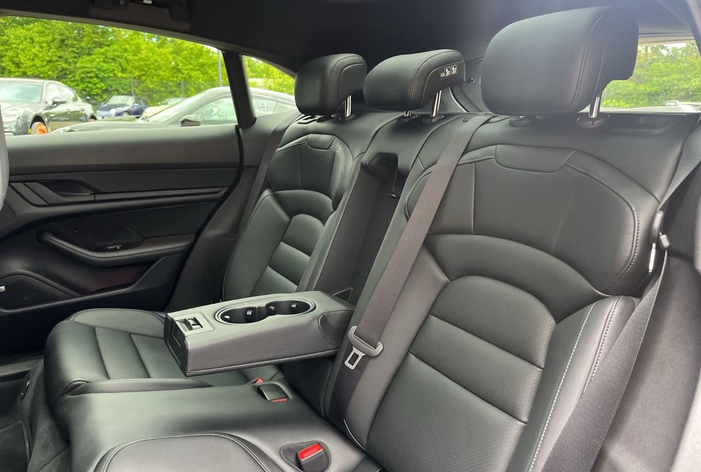 Használt Porsche Taycan (2023, fekete) – 9. kép