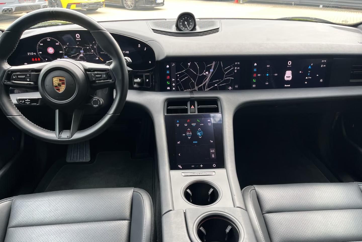 Használt Porsche Taycan (2023, fekete) – 6. kép