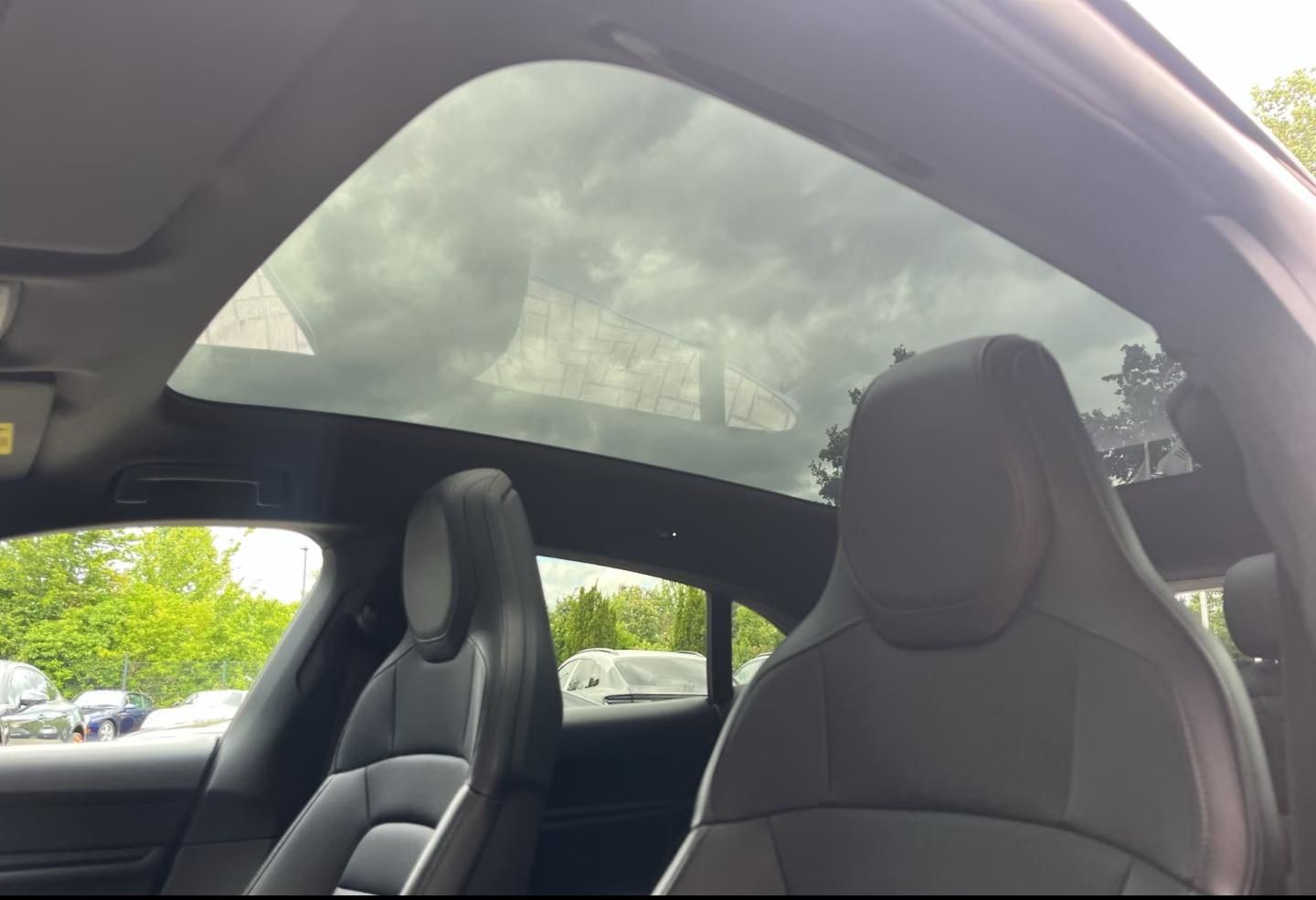 Használt Porsche Taycan (2023, fekete) – 8. kép