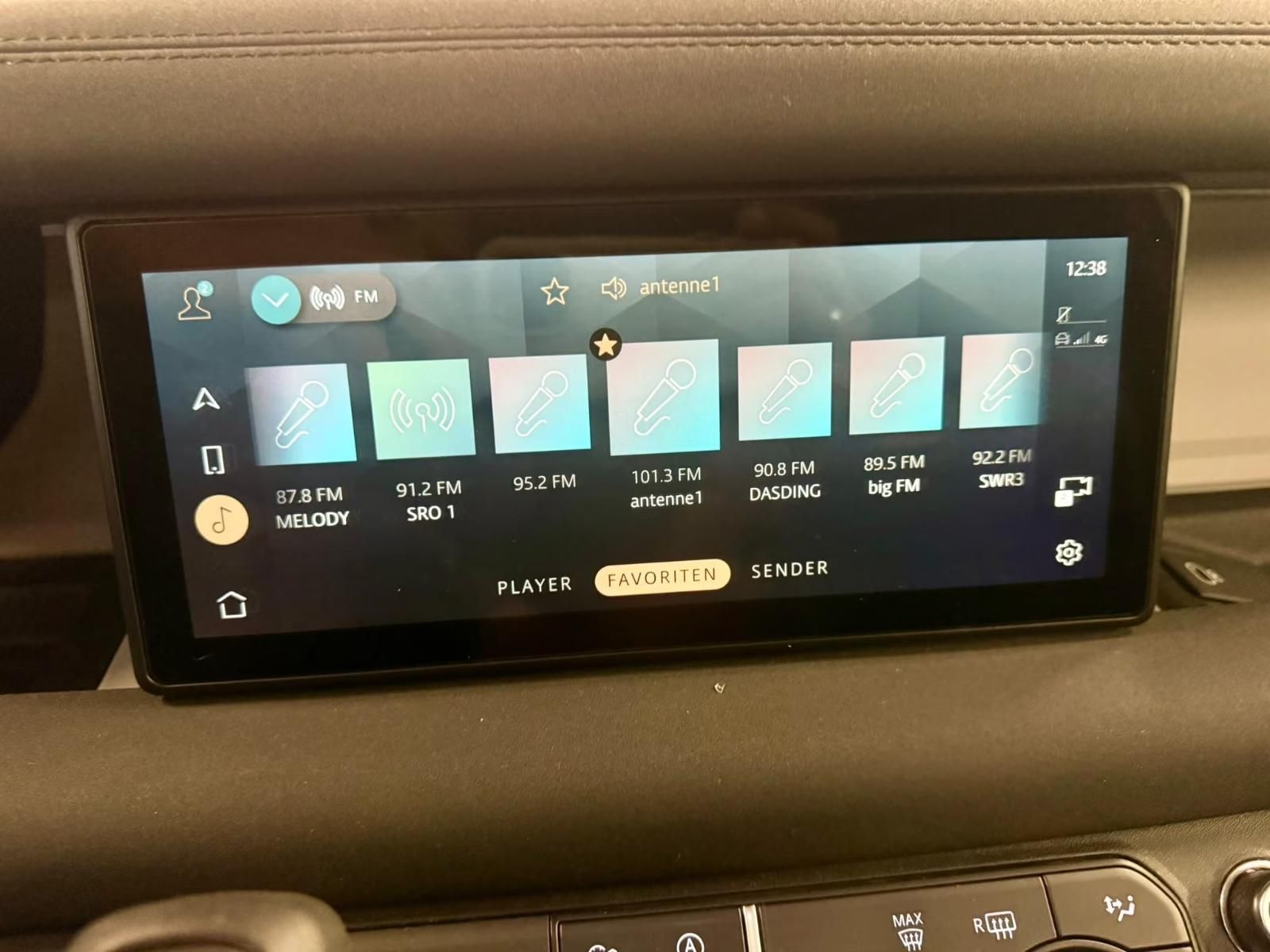 Használt Land Rover Defender (2022, zöld) – 8. kép