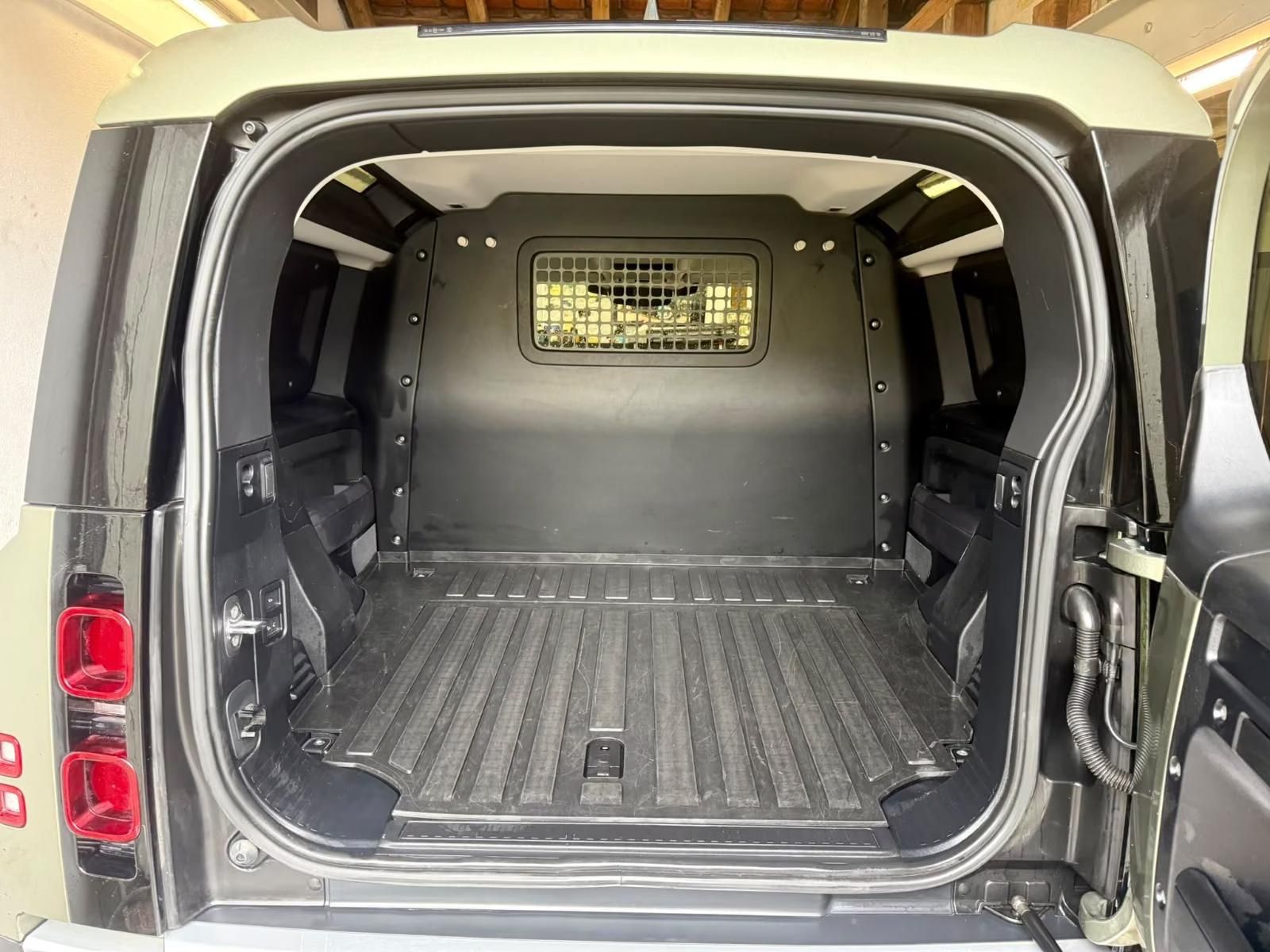 Használt Land Rover Defender (2022, zöld) – 11. kép