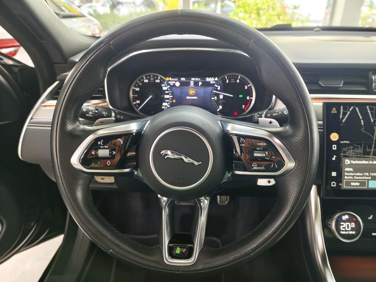 Használt Jaguar XF (2022, fekete) – 4. kép