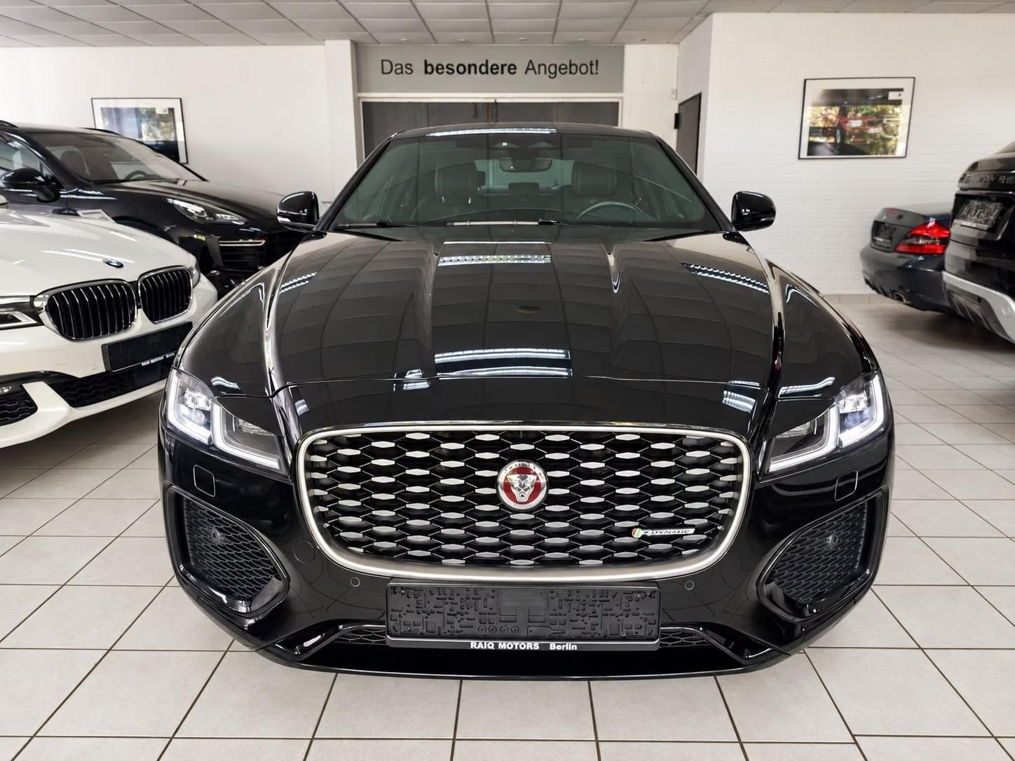 Használt Jaguar XF (2022, fekete) – 2. kép