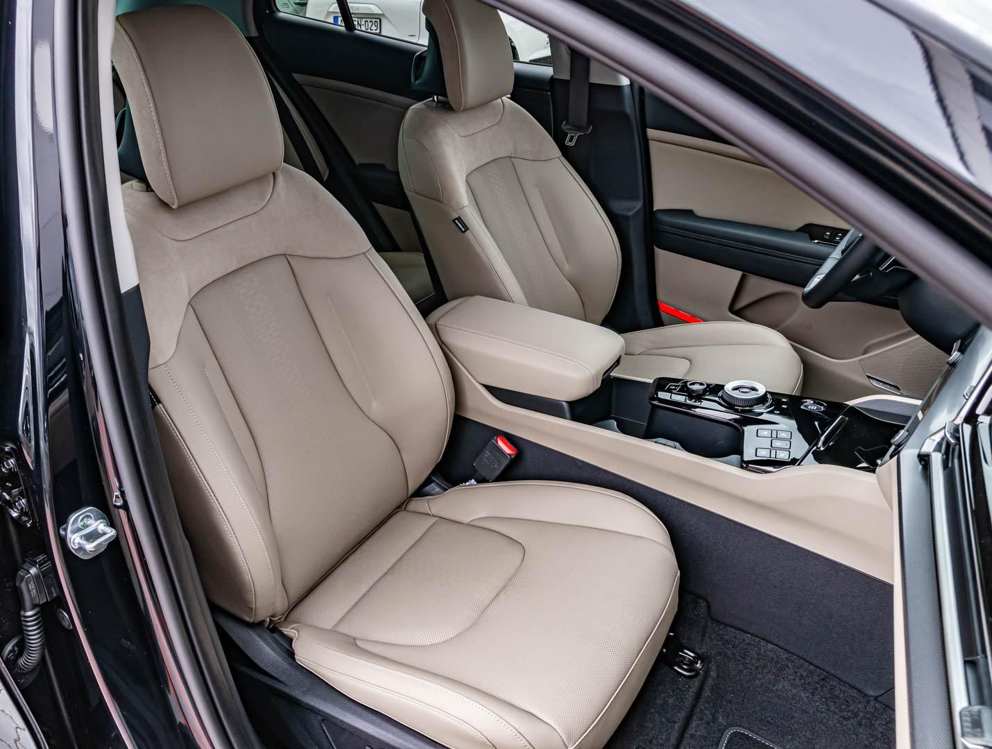 KIA SPORTAGE 1.6 T-GDI Platinum DCT 160 T-GDI DWP+BŐR+EXCLUSIVE+NAPFÉNYTETŐ+AUTOMATA - 14. kép