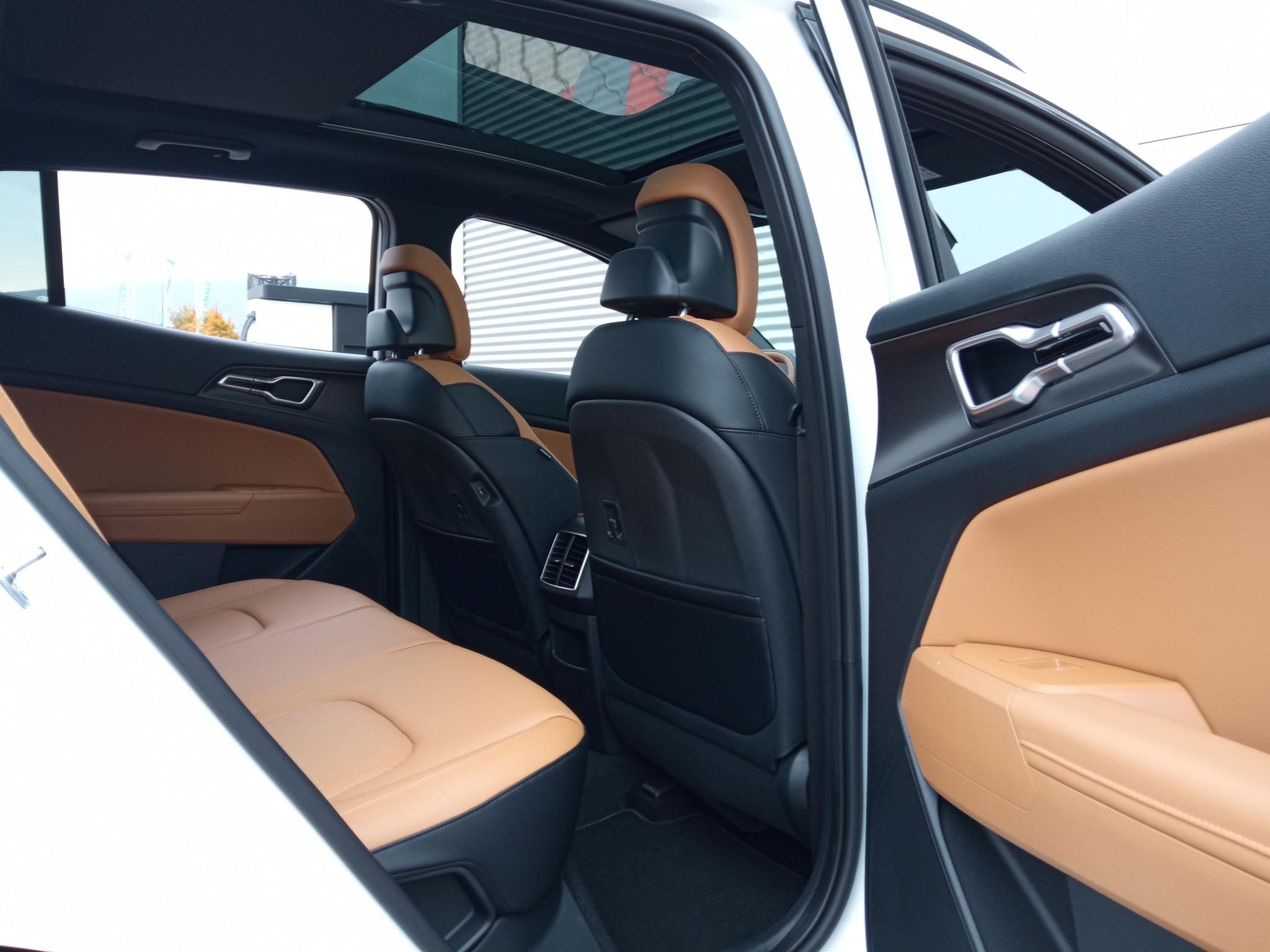 KIA SPORTAGE 1.6 T-GDI Platinum DCT Automata! Készletről! Gentle Brown (barna) bőrbelső! DWP! Napfénytető! - 11. kép