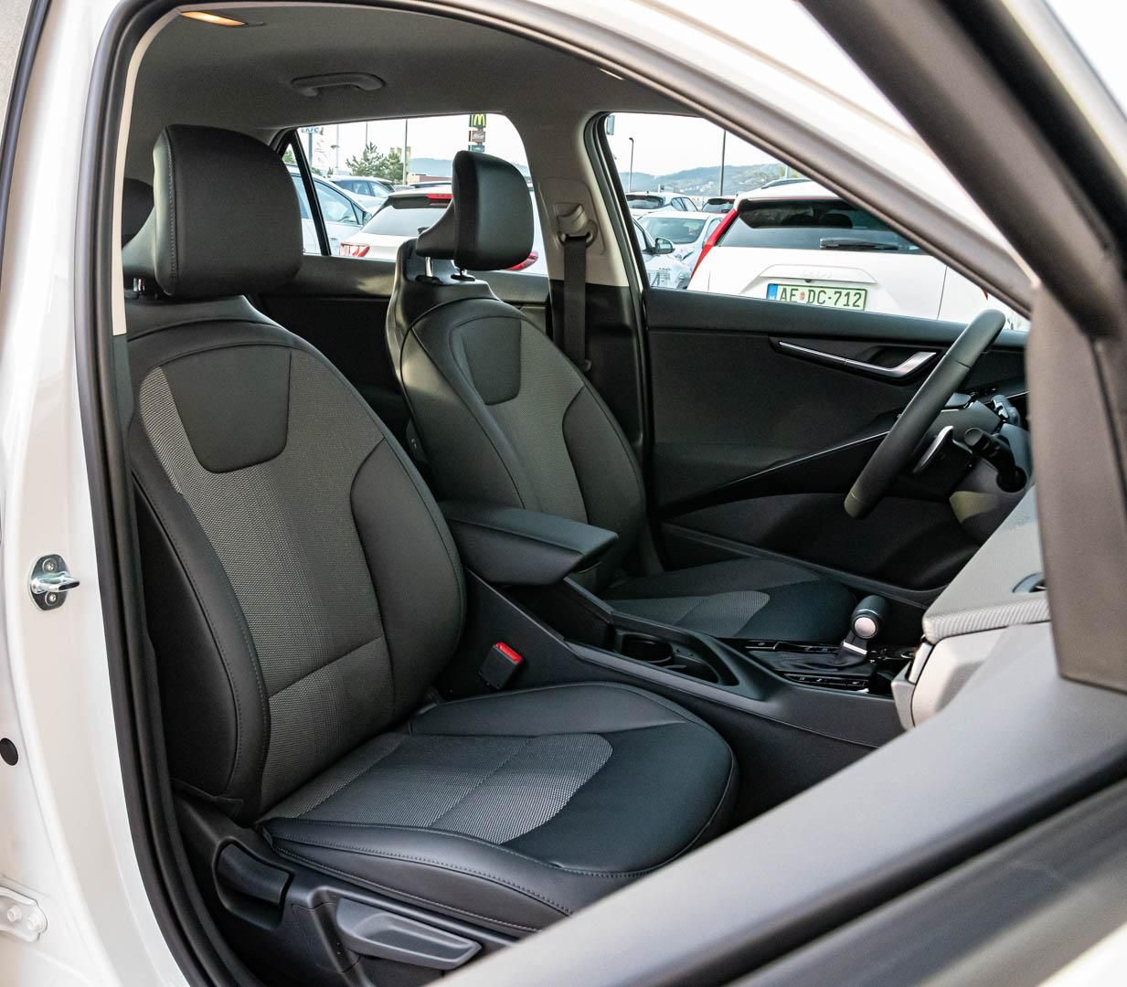 KIA NIRO 1.6 GDI HEV Gold DCT 129 Hybrid Gold MY26! Sense csomag! - 15. kép