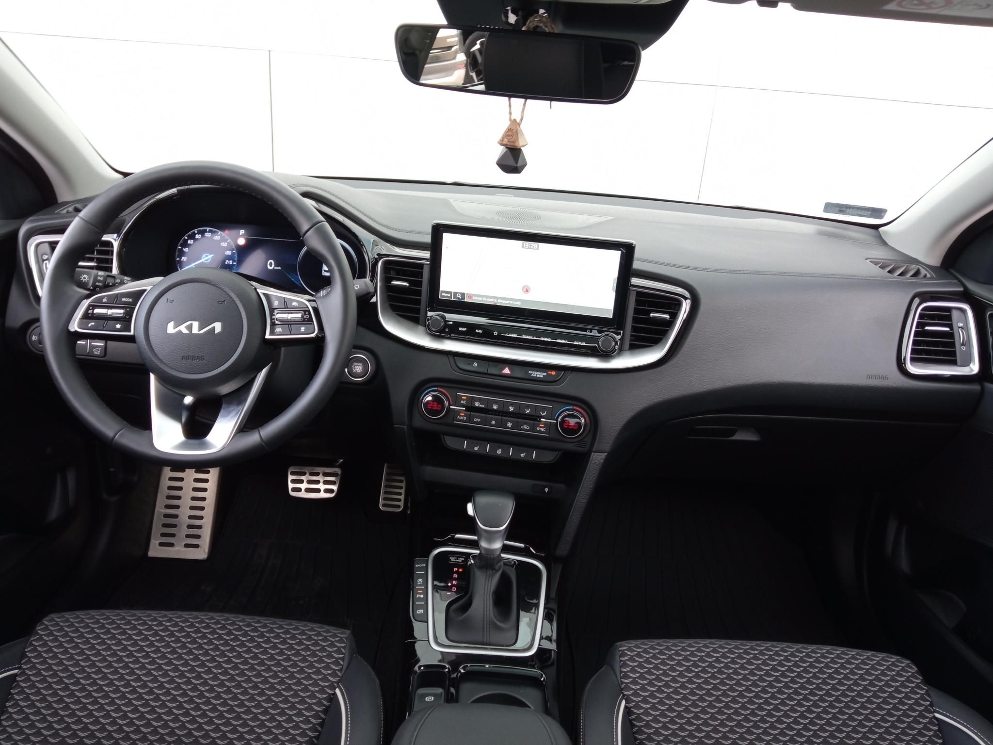 KIA XCEED 1.5 T-GDI X-Platinum DCT Automata! Napfénytető! Top csomag! Tesztautó! - 12. kép