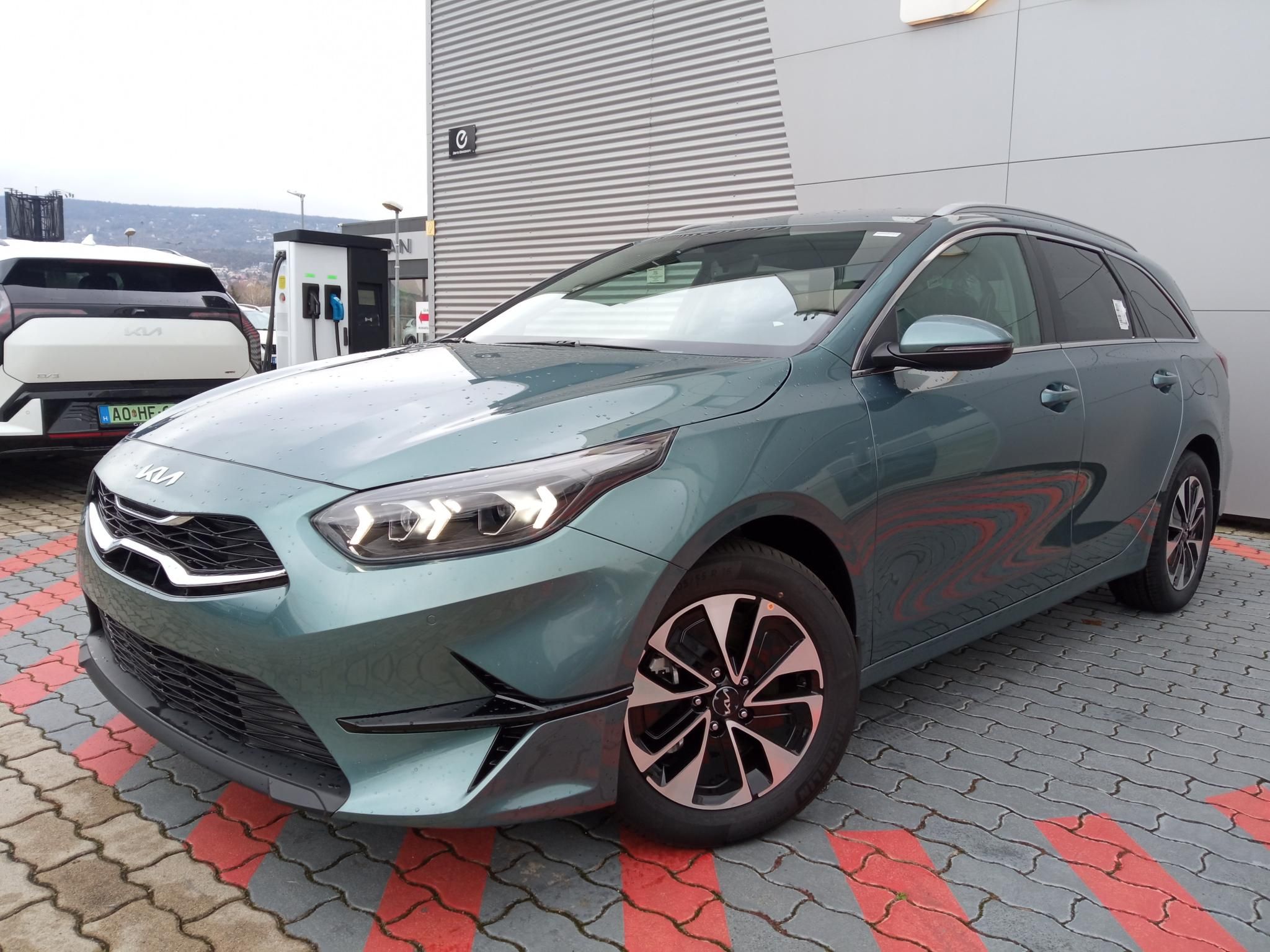 KIA CEE'D Ceed SW 1.5 T-GDI Gold DCT Készletről! Akár 4.99 %-os THM-el! Automata! ADA + PLUS csomag! Több színben! - 1. kép