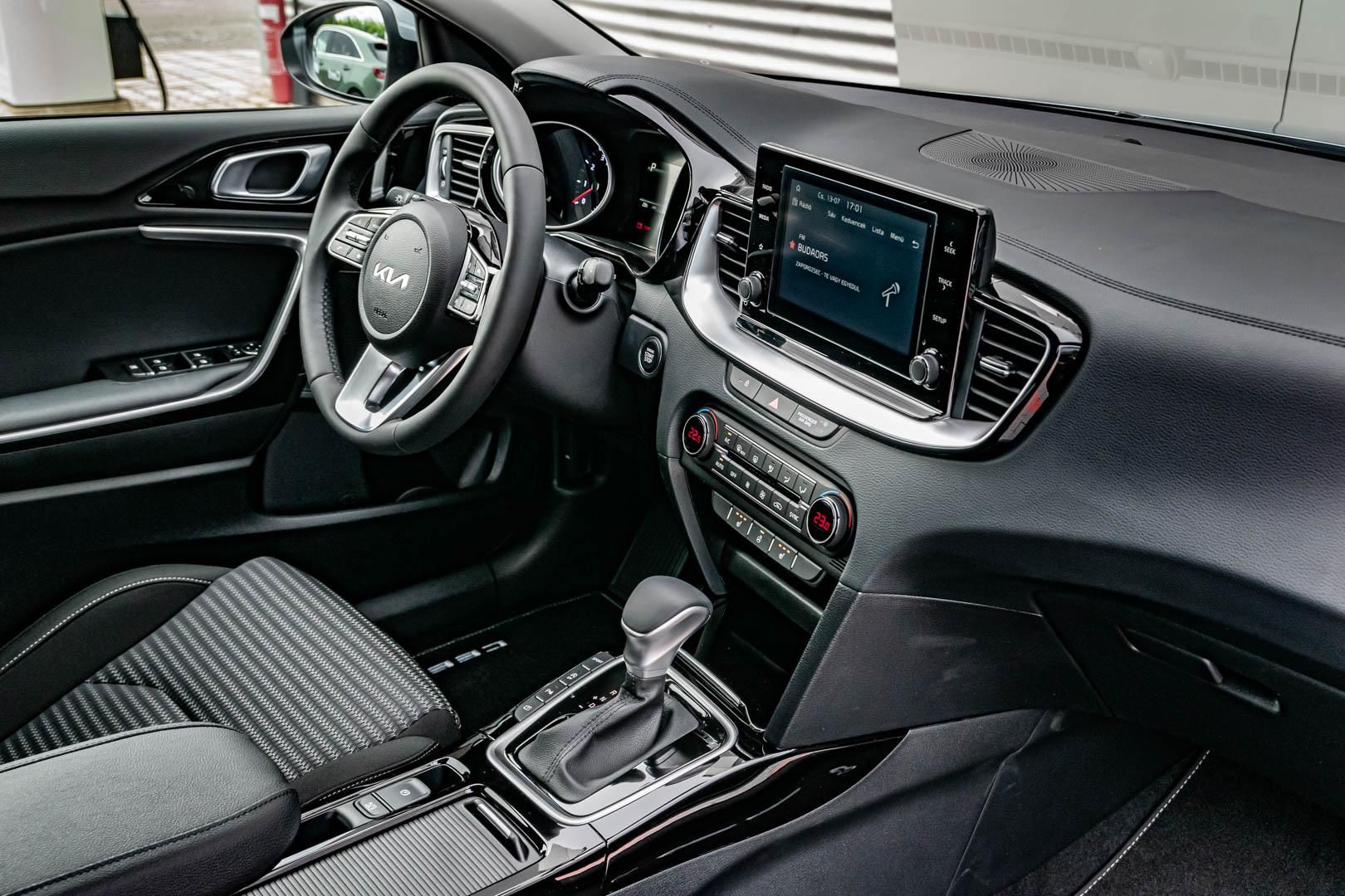 KIA CEE'D Ceed SW 1.5 T-GDI Gold DCT Készletről! Akár 4.99 %-os THM-el! Automata! ADA + PLUS csomag! Több színben! - 9. kép