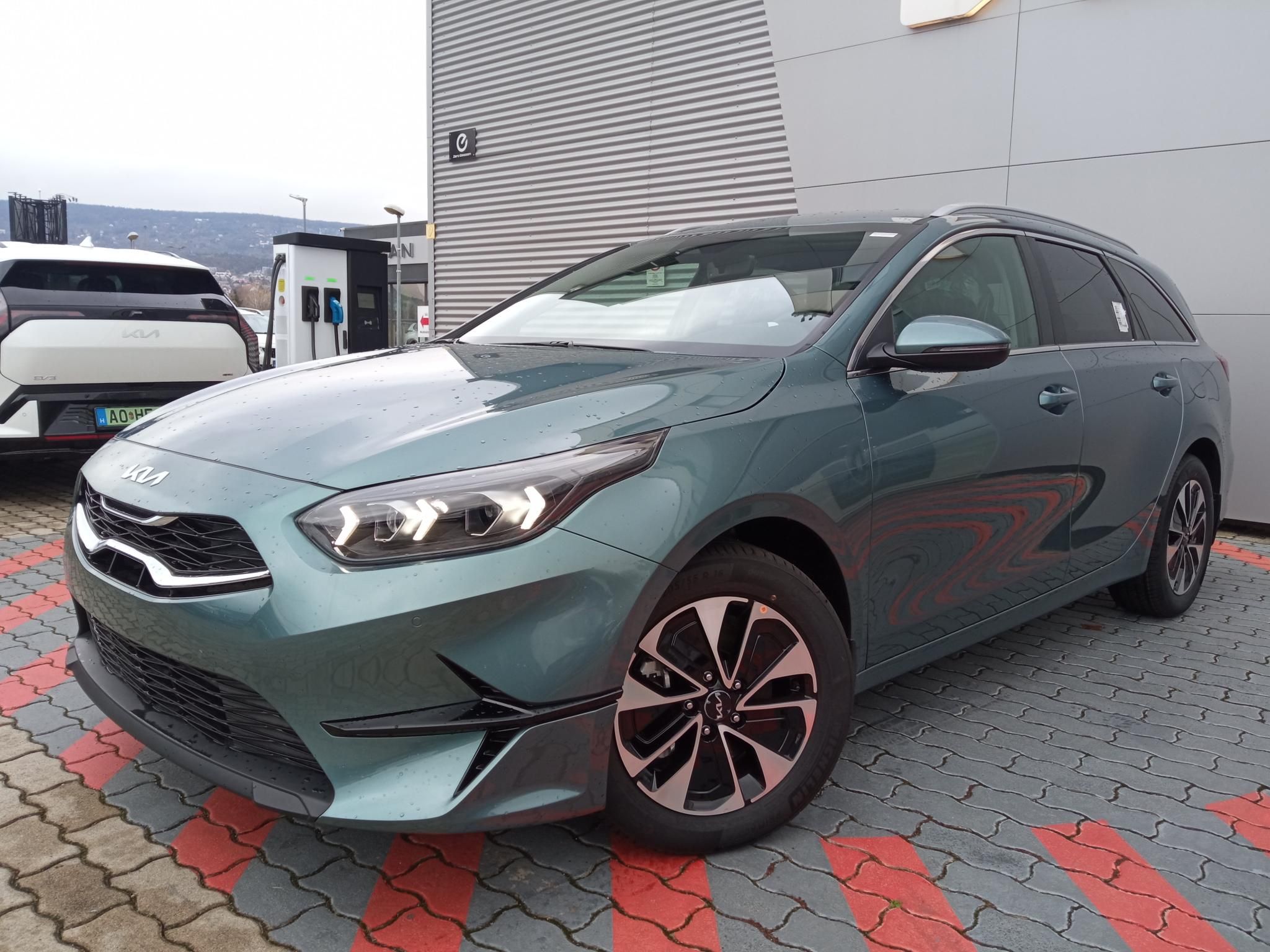 KIA CEE'D Ceed SW 1.5 T-GDI Gold DCT Készletről! Akár 4.99 %-os THM-el! Automata! PLUS csomag! Több színben! - 1. kép