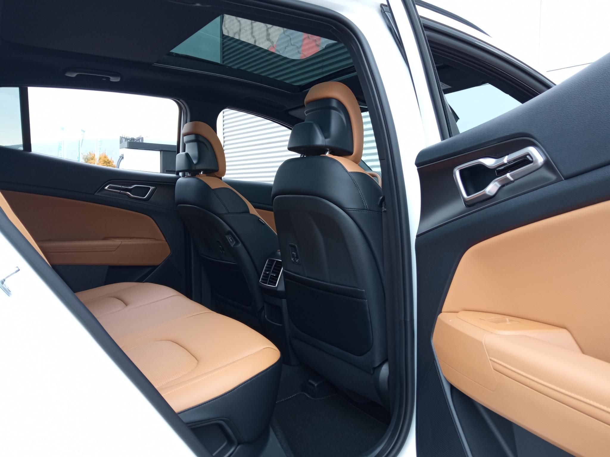 KIA SPORTAGE 1.6 T-GDI Platinum DCT Automata! Készletről! Akár 4.99 %-os THM! Barna bőrbelső! DWP! Napfénytető! - 12. kép