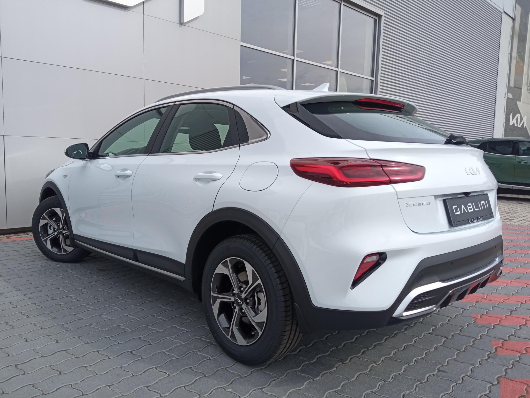 KIA XCEED 1.0 T-GDI Essence Teszt/demo autó! Téli-nyári gumiabroncs garnitúrával! - 4. kép