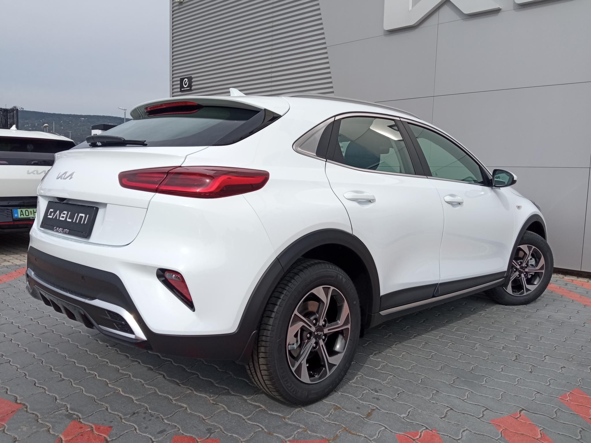 KIA XCEED 1.0 T-GDI Essence Teszt/demo autó! Téli-nyári gumiabroncs garnitúrával! - 6. kép