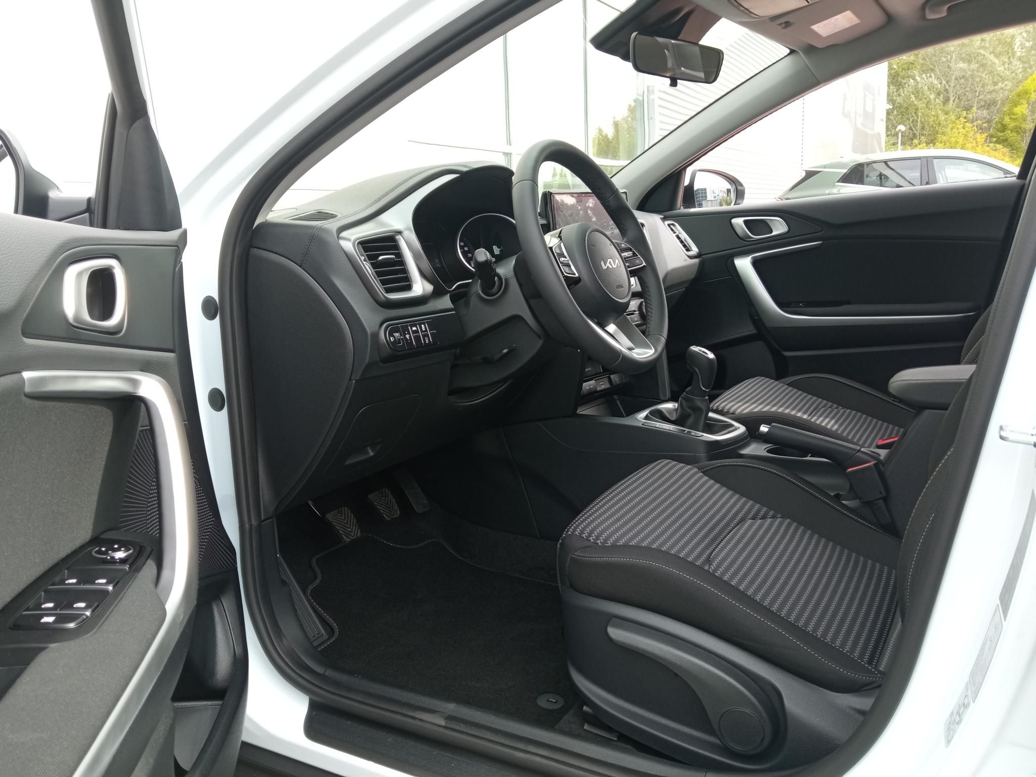 KIA XCEED 1.0 T-GDI Essence Teszt/demo autó! Téli-nyári gumiabroncs garnitúrával! - 7. kép