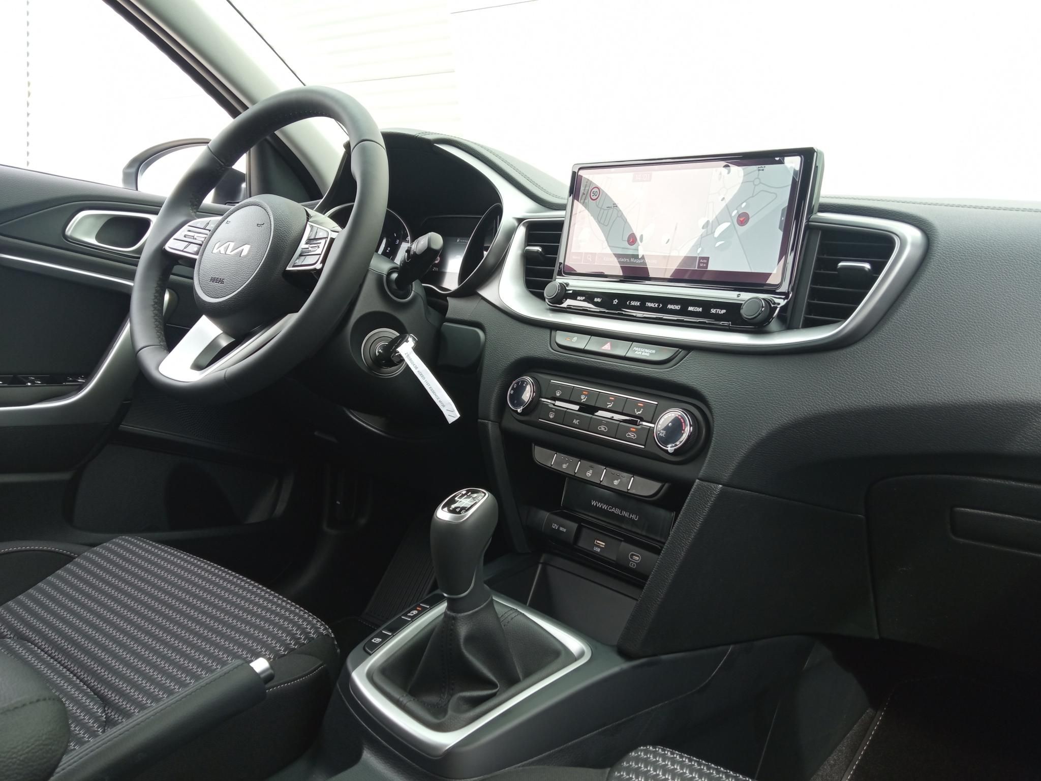 KIA XCEED 1.0 T-GDI Essence Készletről! - 9. kép