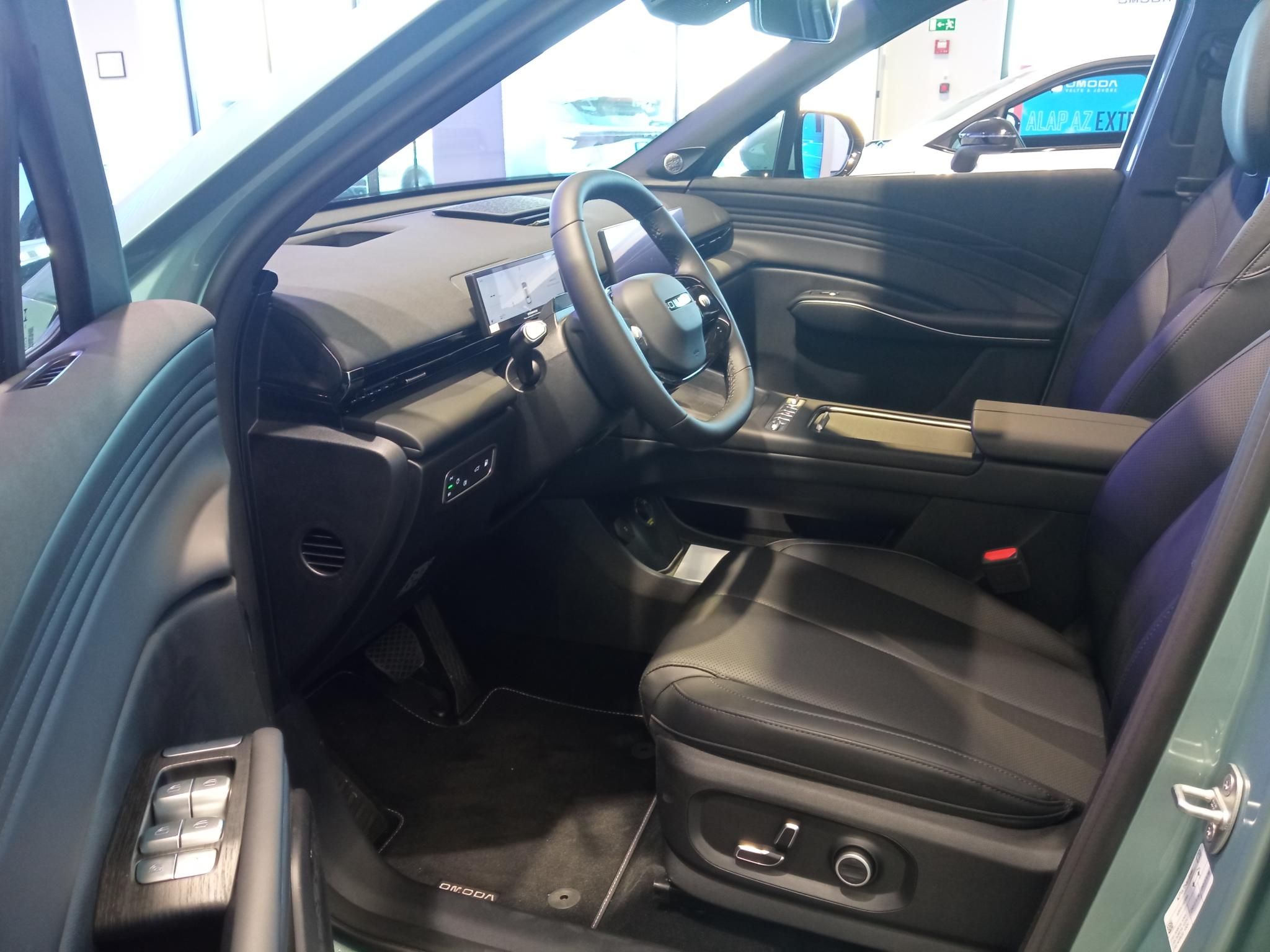 OMODA OMODA 7 1.5 TGDI PHEV Exclusive DHT Készletről! Akár 1.99 %-os finanszírozás! Több színben! - 7. kép