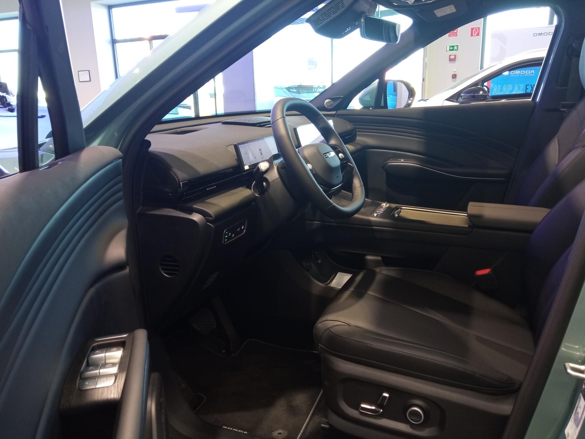 OMODA OMODA 7 1.5 TGDI PHEV Exclusive DHT Készletről! Akár 1.99 %-os finanszírozás! Több színben! - 7. kép