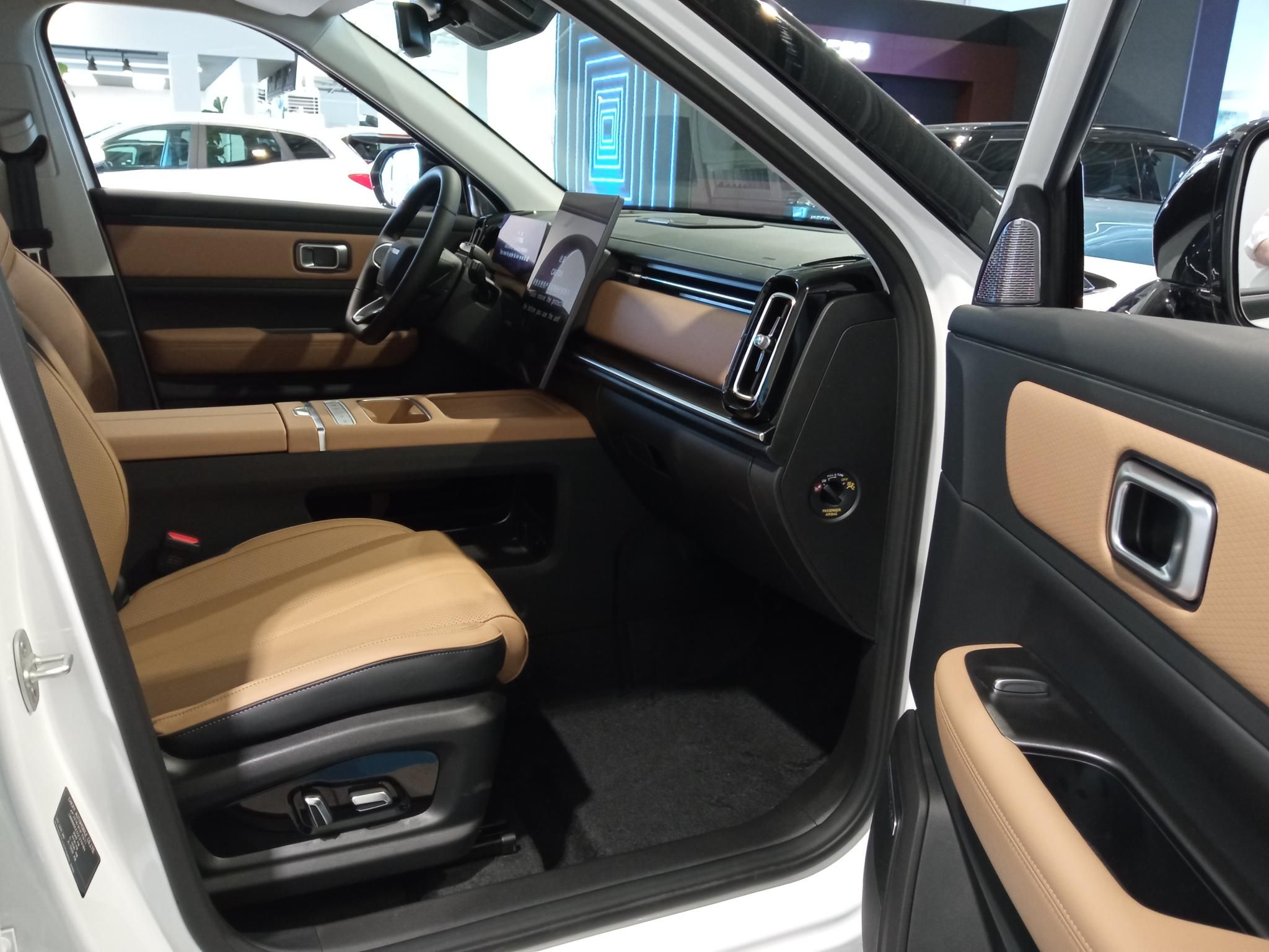 JAECOO JAECOO 7 J7 1.5 TGDI PHEV Exclusive DHT Készletről! Több színben! Akár 1.99 %-os kamat! 7 év vagy 150 000 km garancia! - 5. kép