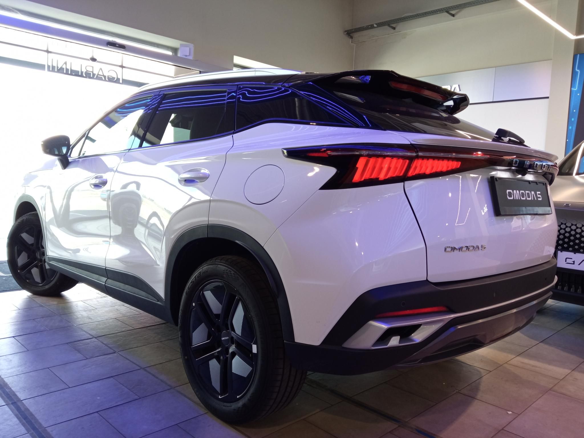 OMODA OMODA 5 1.5 TGDI SHS-H Premium DHT HEV! Akár 1.99 %-os kamat! 7 év vagy 150 000 km garancia! Kéttónusú fényezés! - 4. kép