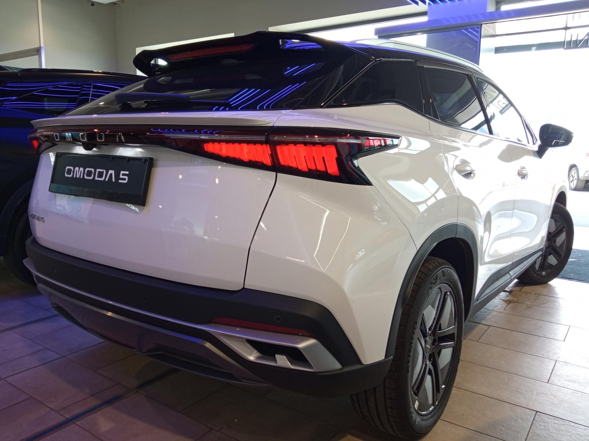 OMODA OMODA 5 1.5 TGDI SHS-H Premium DHT HEV! Akár 1.99 %-os kamat! 7 év vagy 150 000 km garancia! Kéttónusú fényezés! - 6. kép