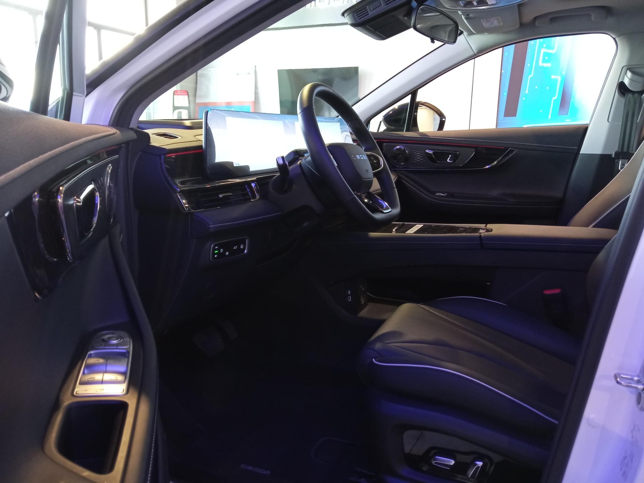 OMODA OMODA E5 5 EV Planet Earth 61 kWh (Automata) Teszt/demo autó! Téli-nyári gumiabroncs garnitúrával! - 7. kép