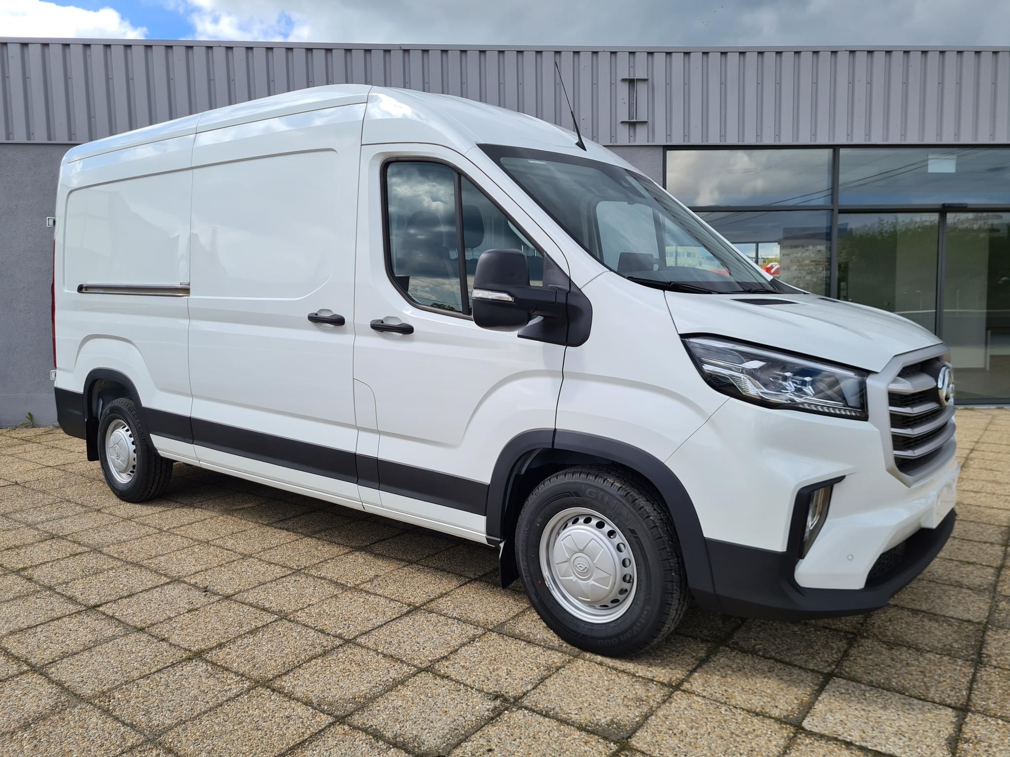 MAXUS DELIVER 9 2.0 Diesel 148 LE (375 Nm) L3H2 Dupla tolóajtó! KÉSZLETRŐL! BOMBA ÁRON