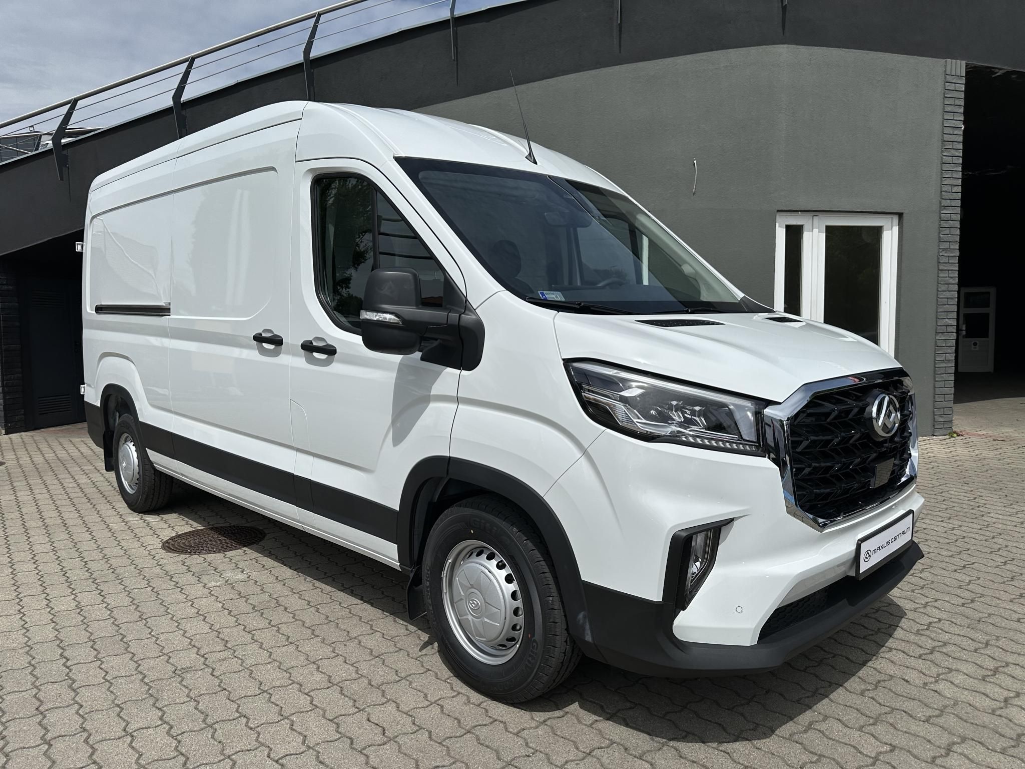 DELIVER 9 2.0 TDI L3H2 Base felszereltséggel. készletről