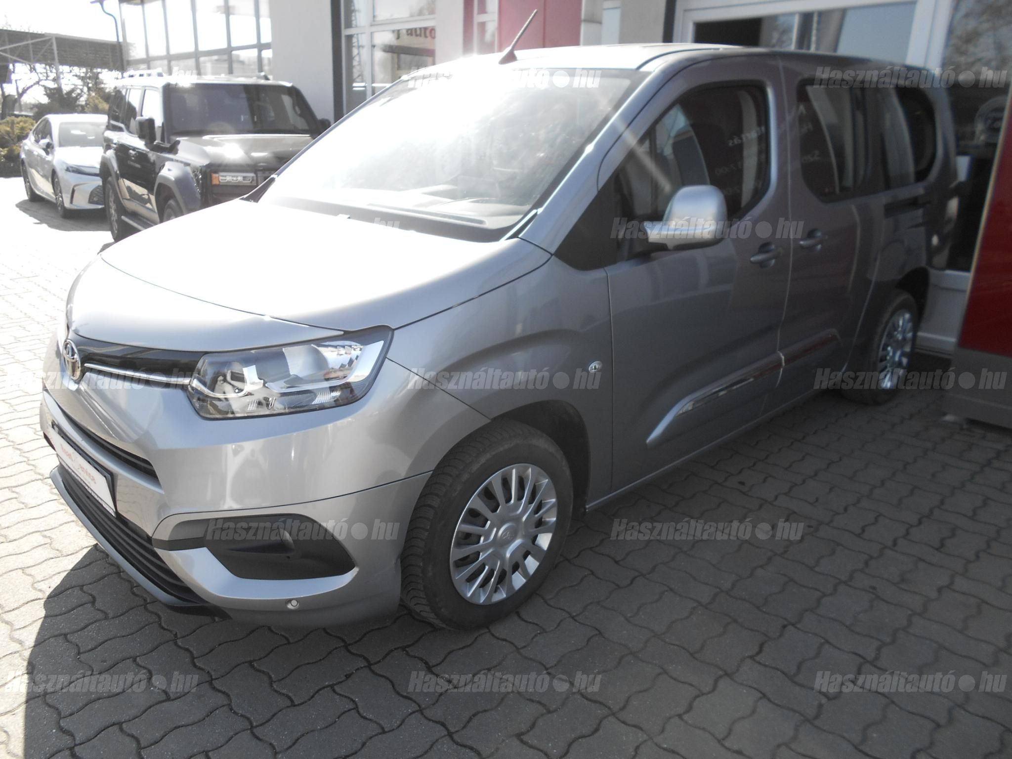 TOYOTA PROACE City Verso 1.2T Shuttle L2H1 [7 személy]