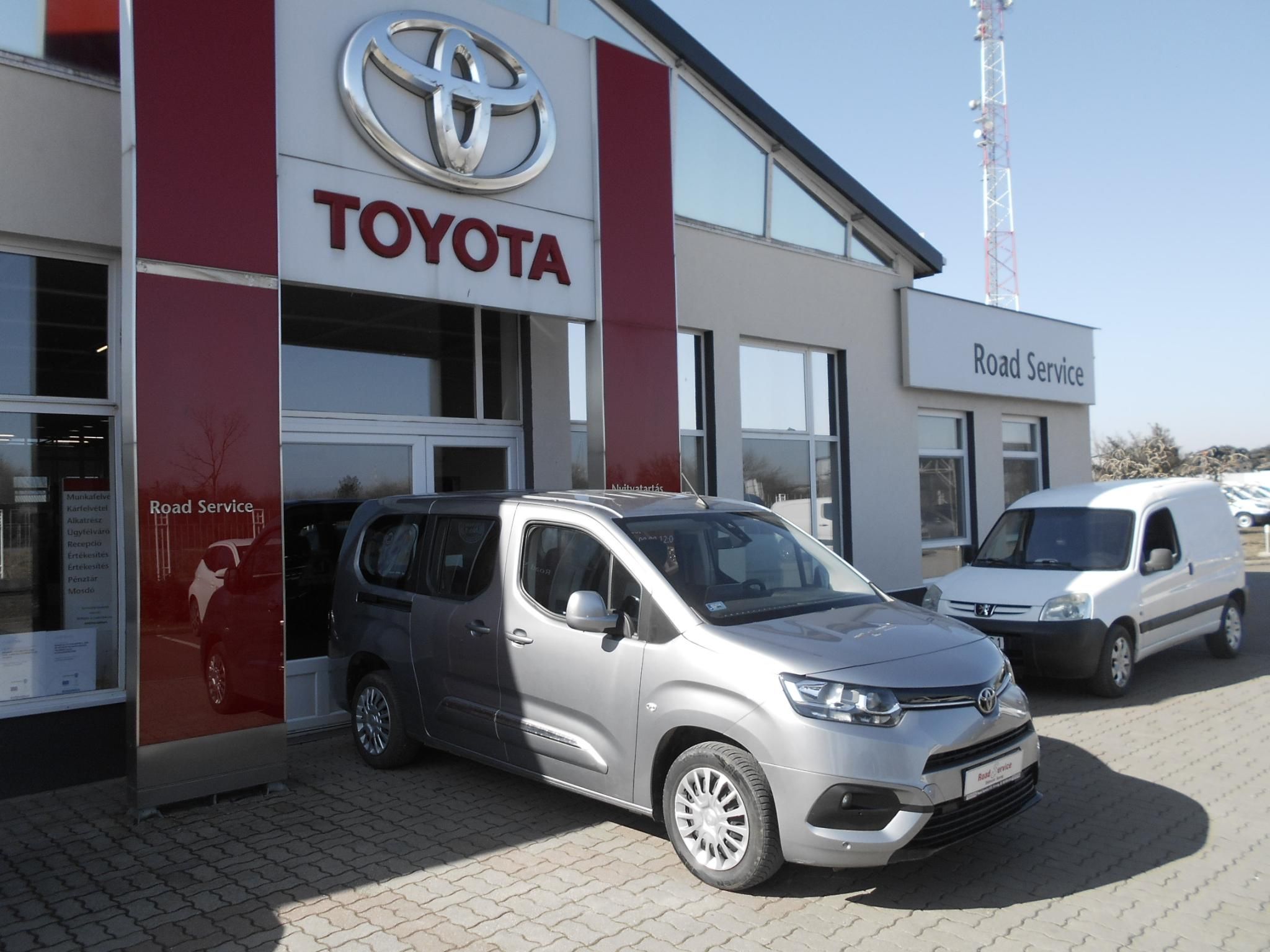 TOYOTA PROACE City Verso 1.2T Shuttle L2H1 [7 személy]