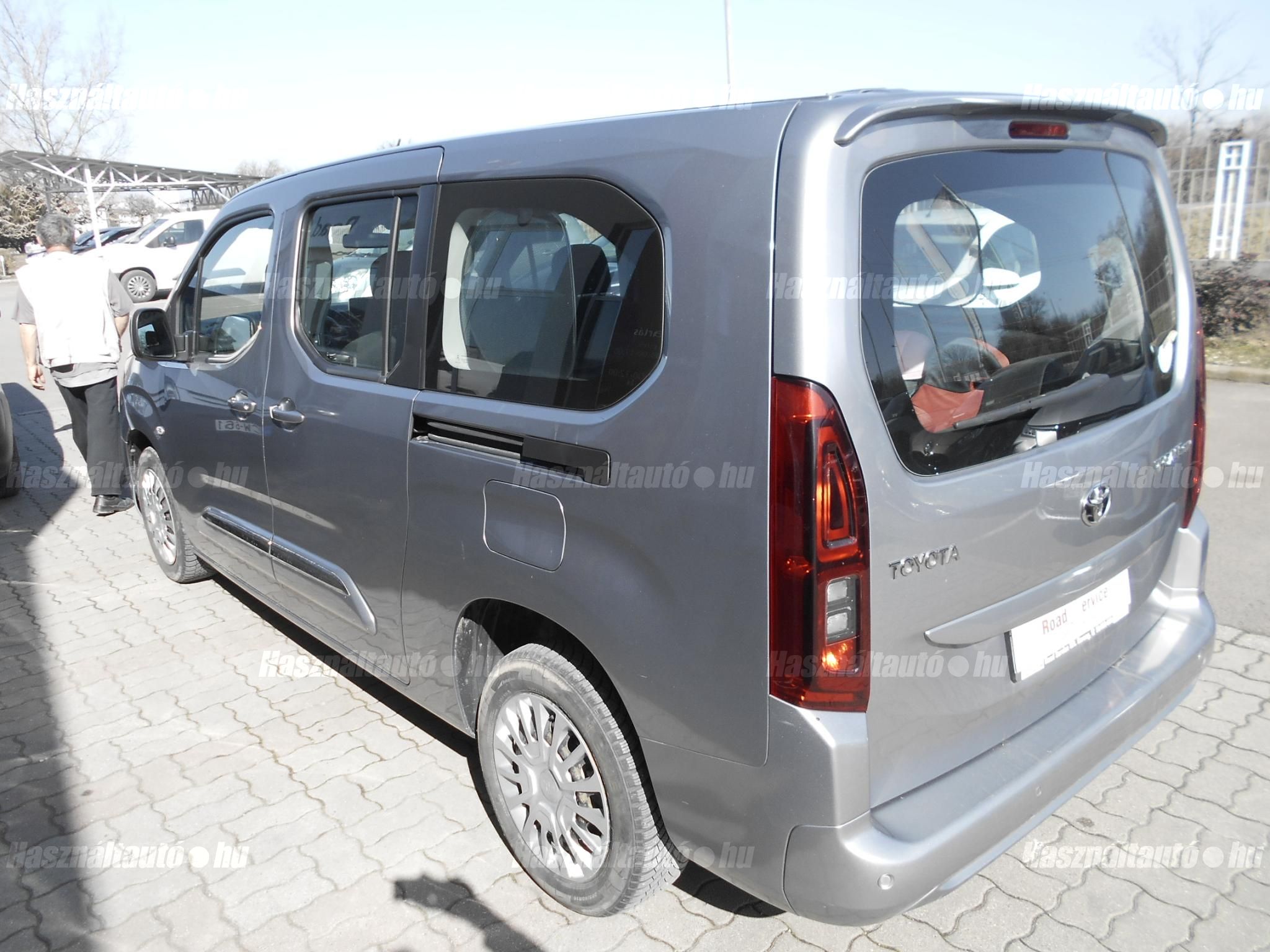 TOYOTA PROACE City Verso 1.2T Shuttle L2H1 [7 személy]