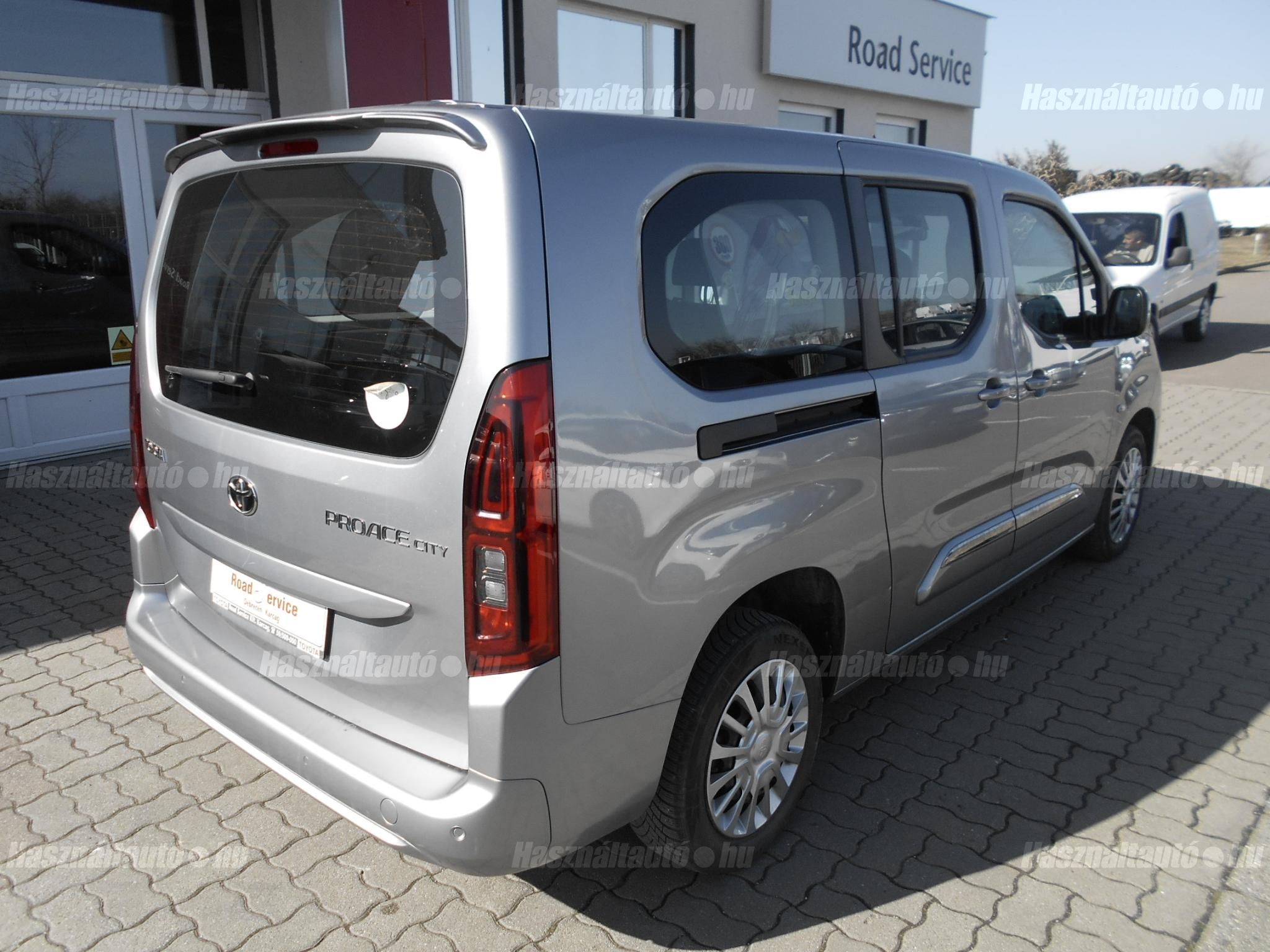 TOYOTA PROACE City Verso 1.2T Shuttle L2H1 [7 személy]
