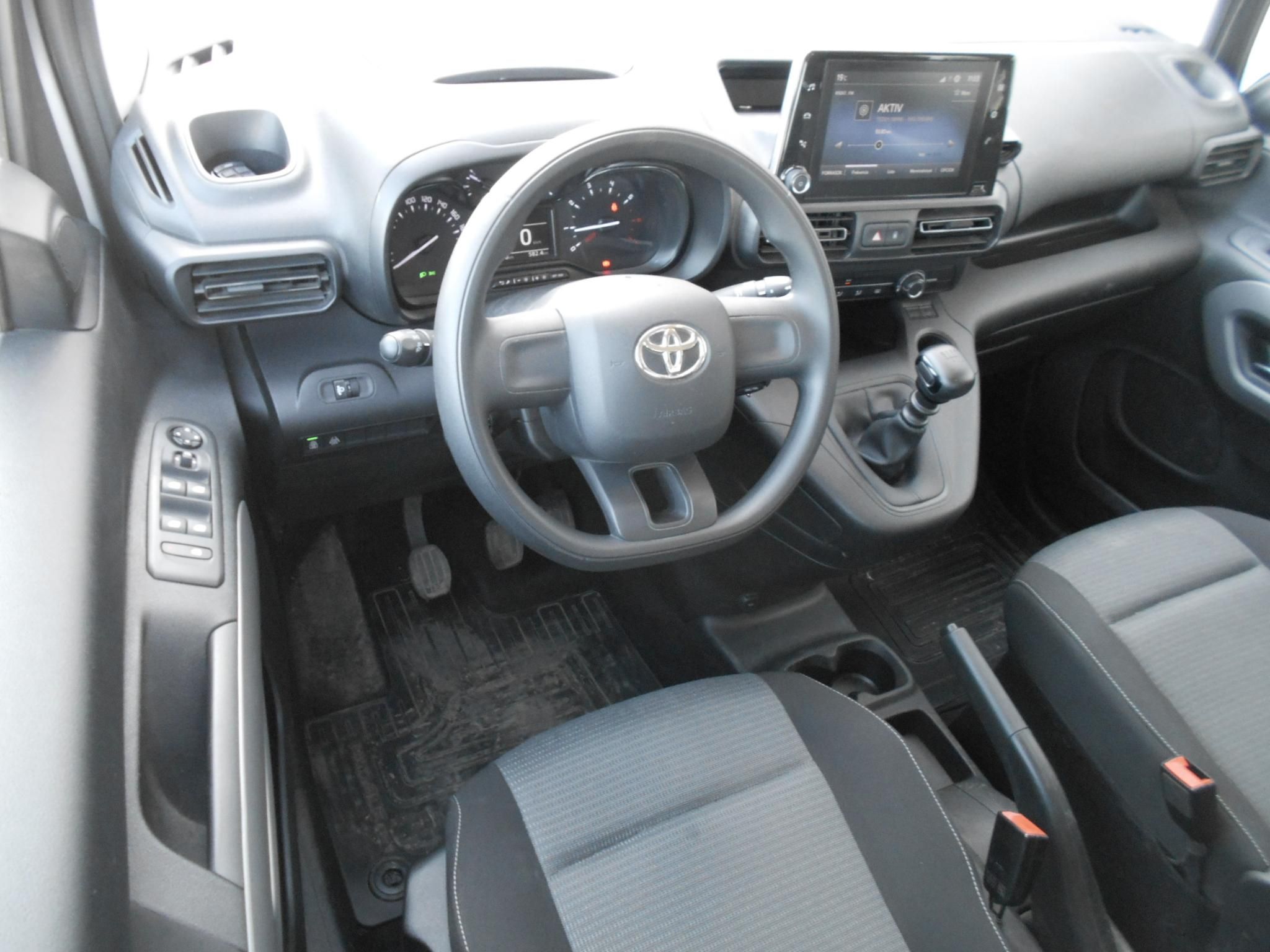 TOYOTA PROACE City Verso 1.2T Shuttle L2H1 [7 személy]