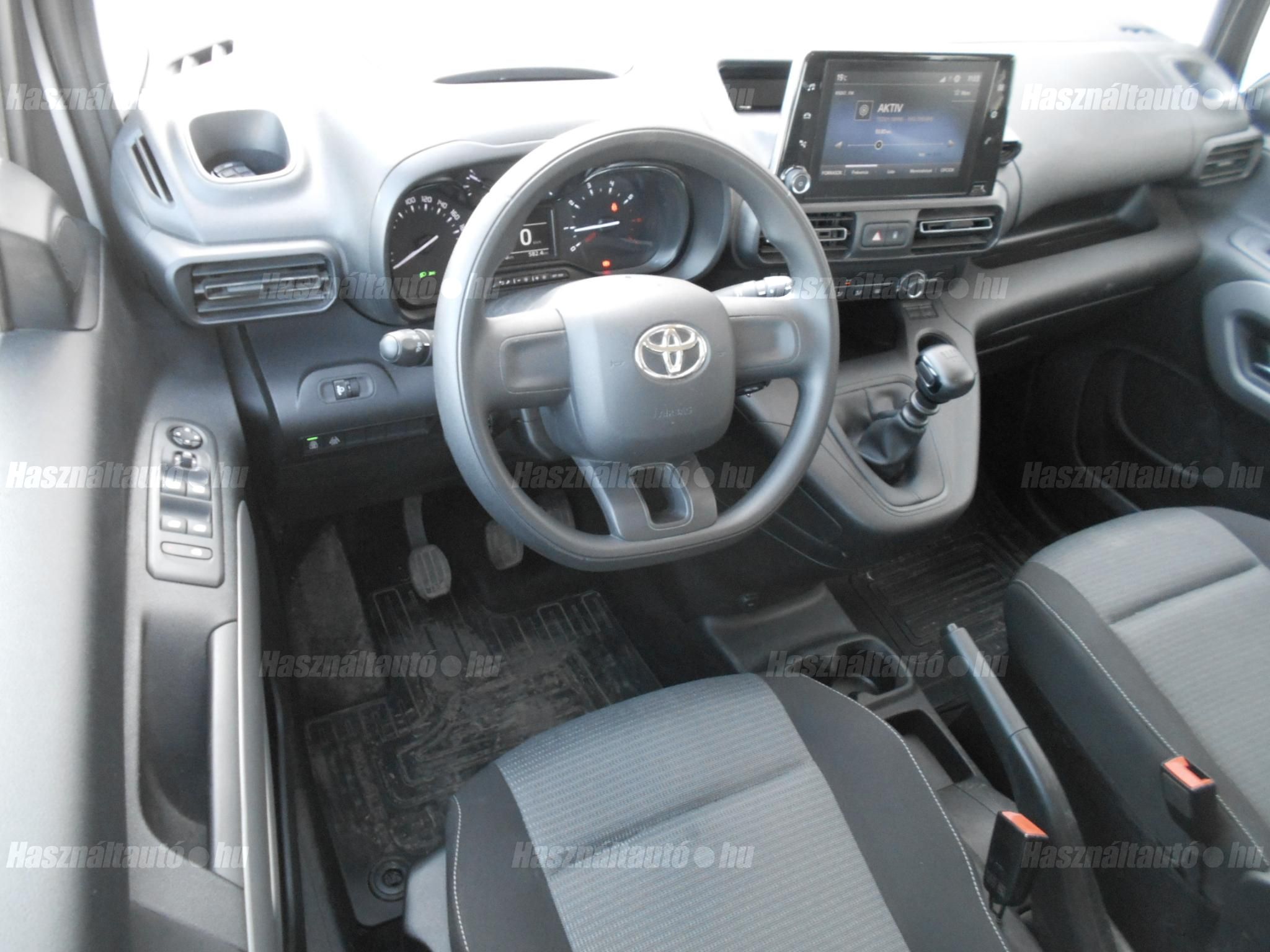 TOYOTA PROACE City Verso 1.2T Shuttle L2H1 [7 személy]