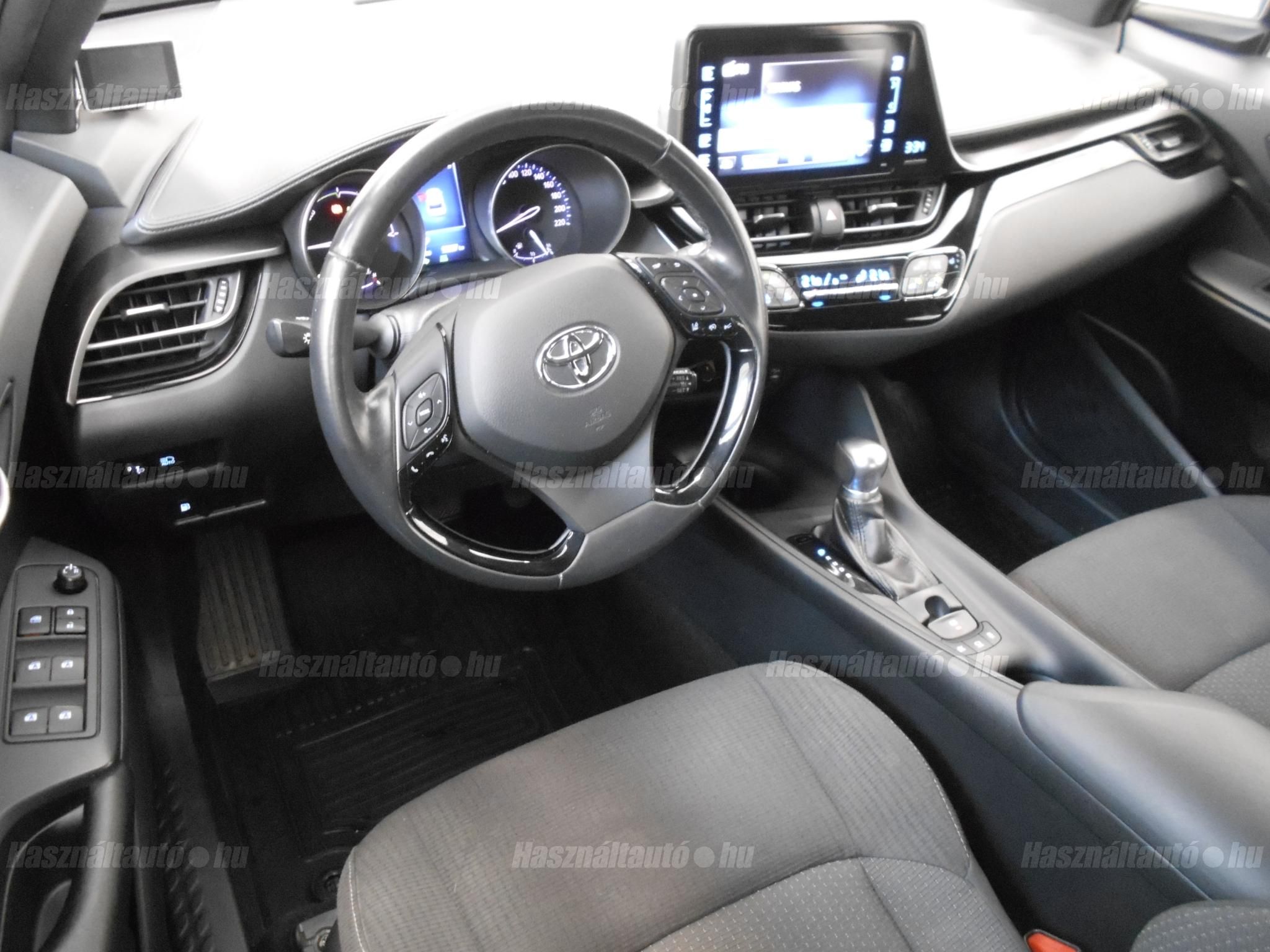 TOYOTA C-HR 1.8 Hybrid Active (ülésfűtéssel) e-CVT