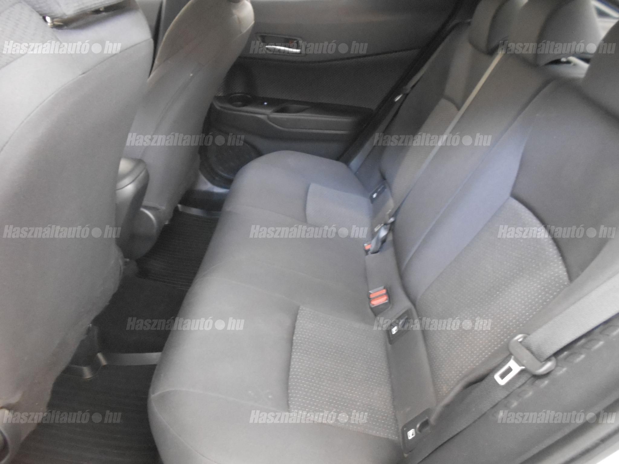 TOYOTA C-HR 1.8 Hybrid Active (ülésfűtéssel) e-CVT