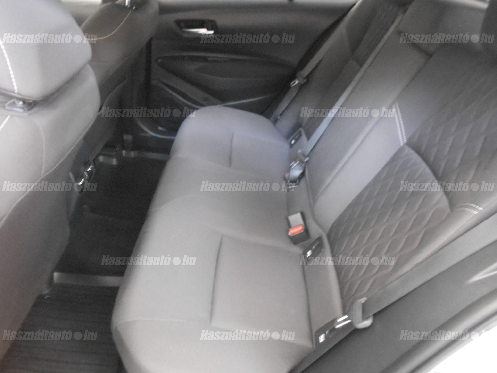 TOYOTA COROLLA 1.8 Hybrid Comfort Business e-CVT