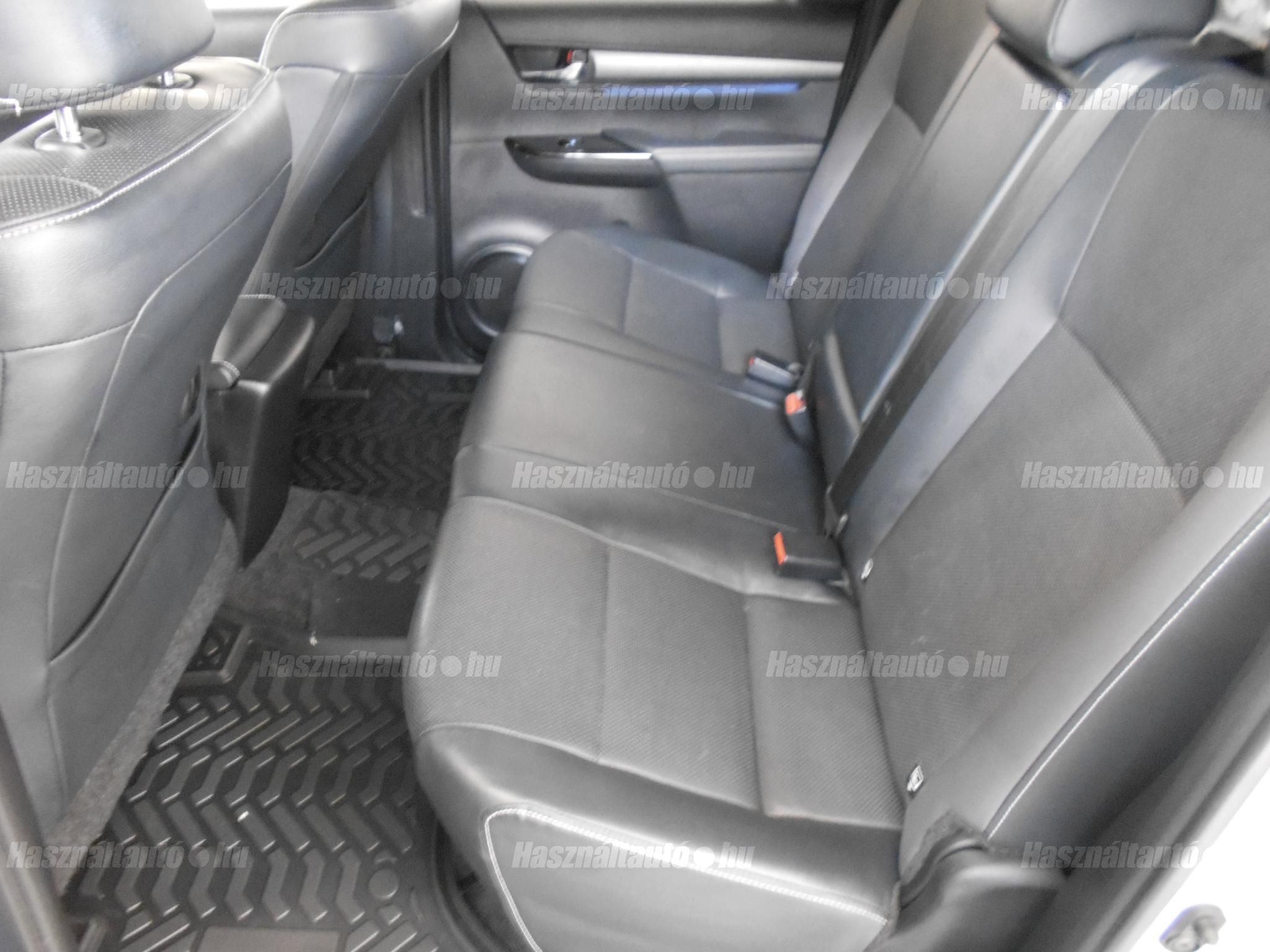 TOYOTA HI LUX Hilux 2.8 D-4D 4x4 Double Invincible (Automata)