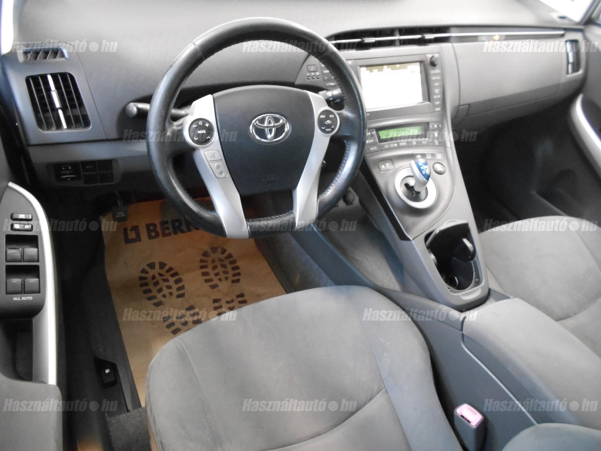 TOYOTA PRIUS 1.8 HSD Sol NAVI (Automata)