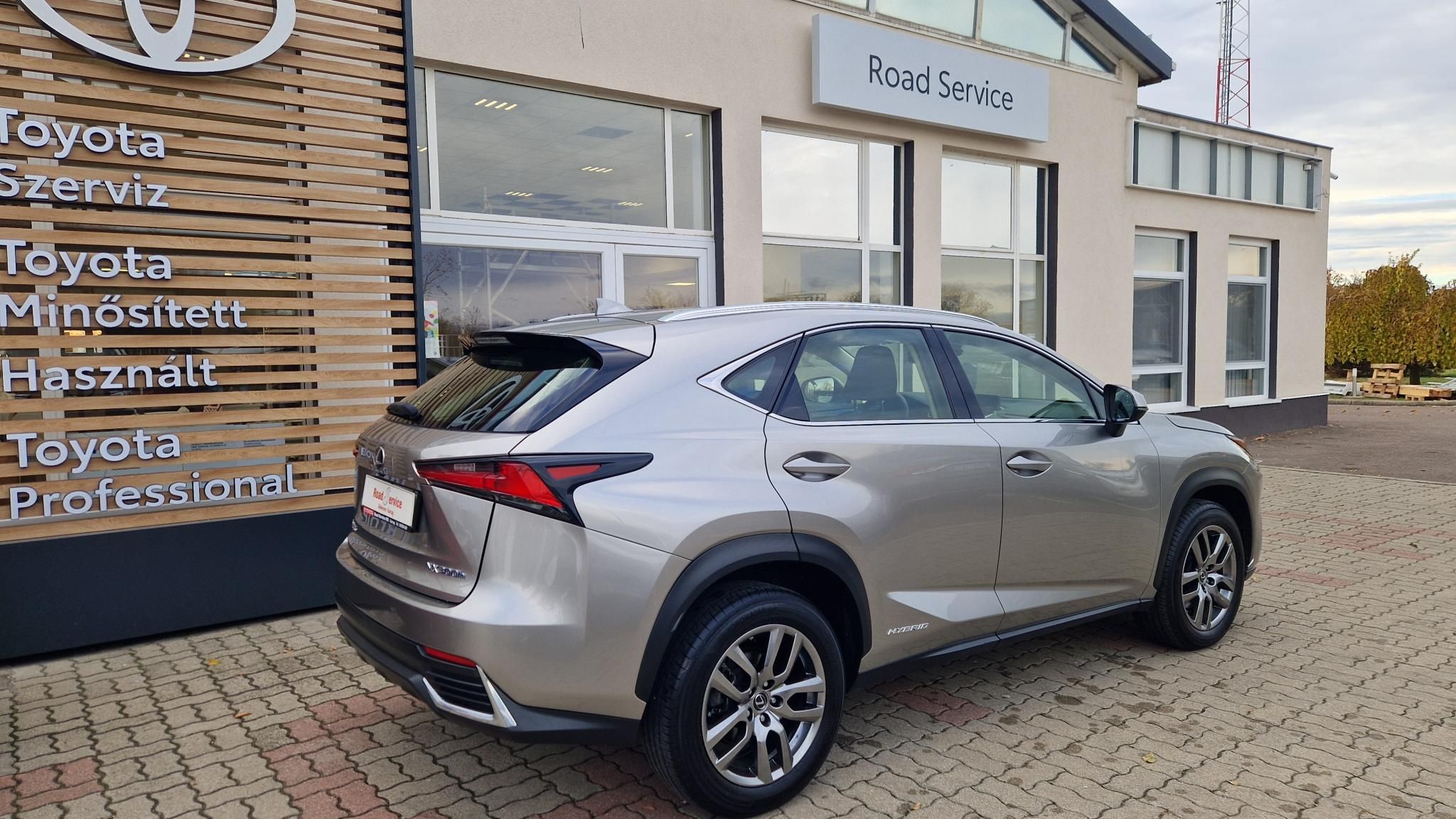 LEXUS NX 300h Elegance Safety FWD CVT