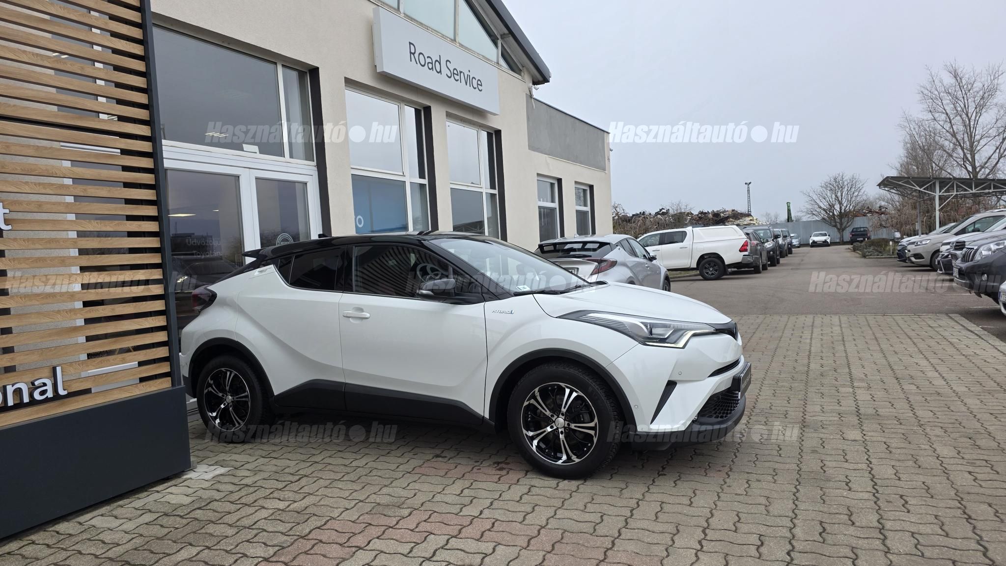 TOYOTA C-HR 1.8 Hybrid Selection e-CVT