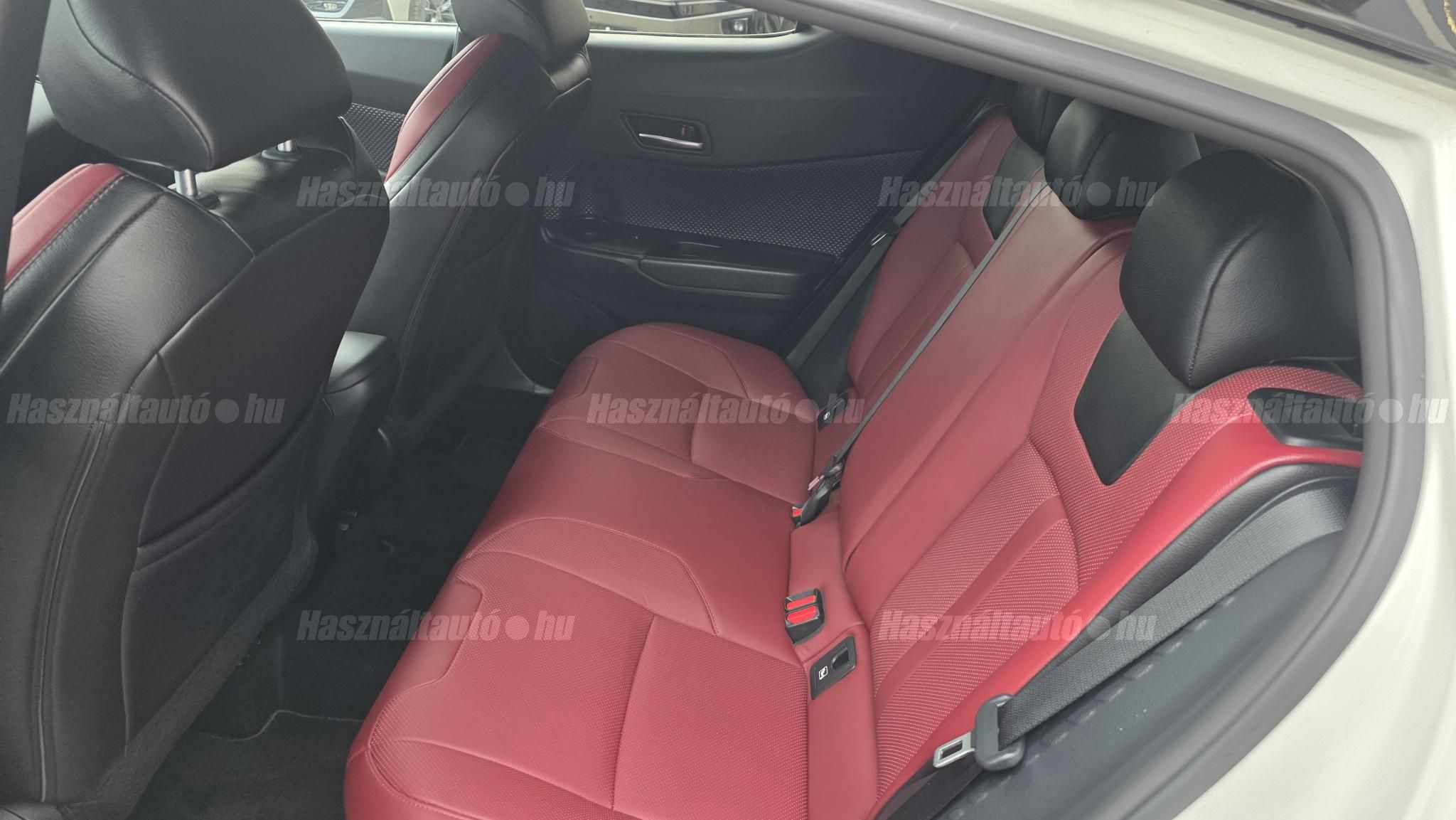 TOYOTA C-HR 1.8 Hybrid Selection e-CVT