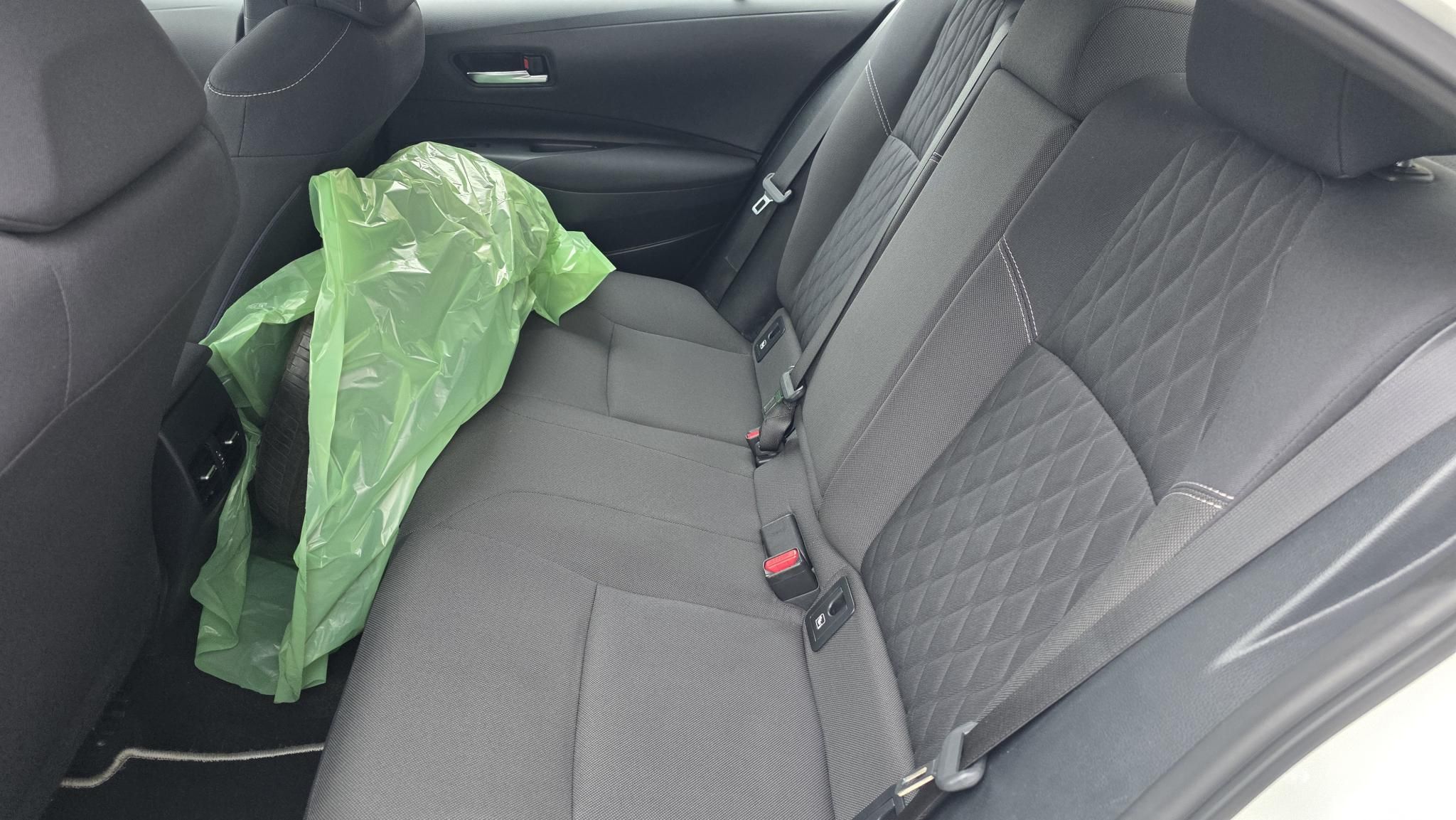 TOYOTA COROLLA Sedan 1.8 Hybrid Comfort Business e-CVT