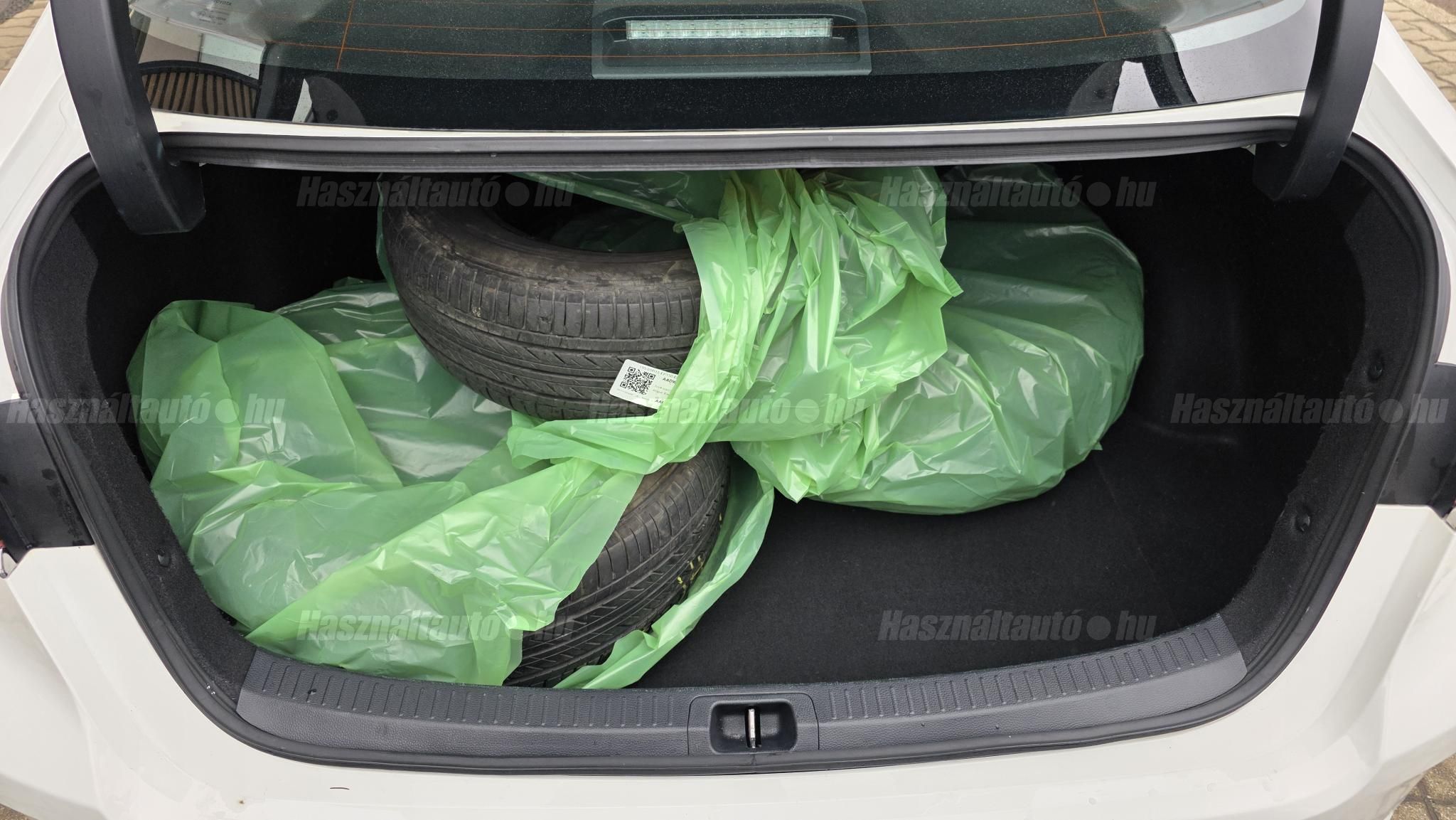 TOYOTA COROLLA Sedan 1.8 Hybrid Comfort Business e-CVT