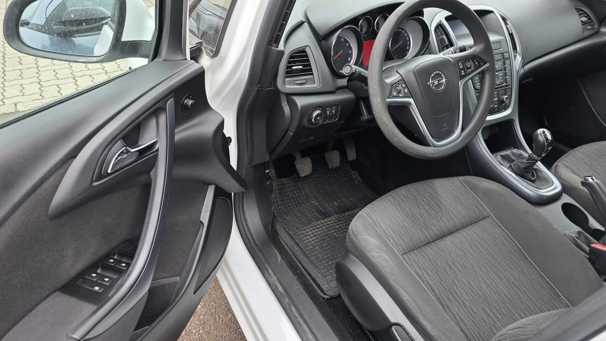 OPEL ASTRA J Sedan 1.6 Enjoy EURO6