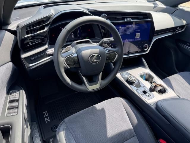 LEXUS RZ 450e Luxury Top
