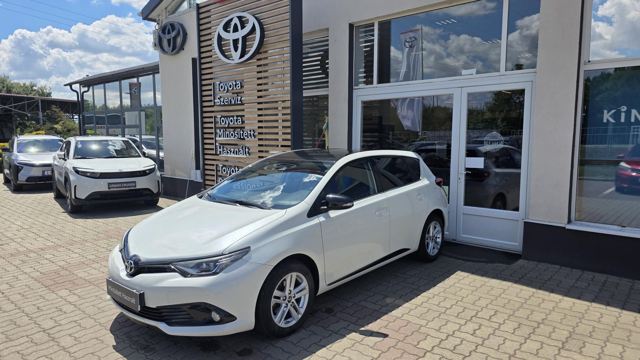 TOYOTA AURIS 1.6 Selection