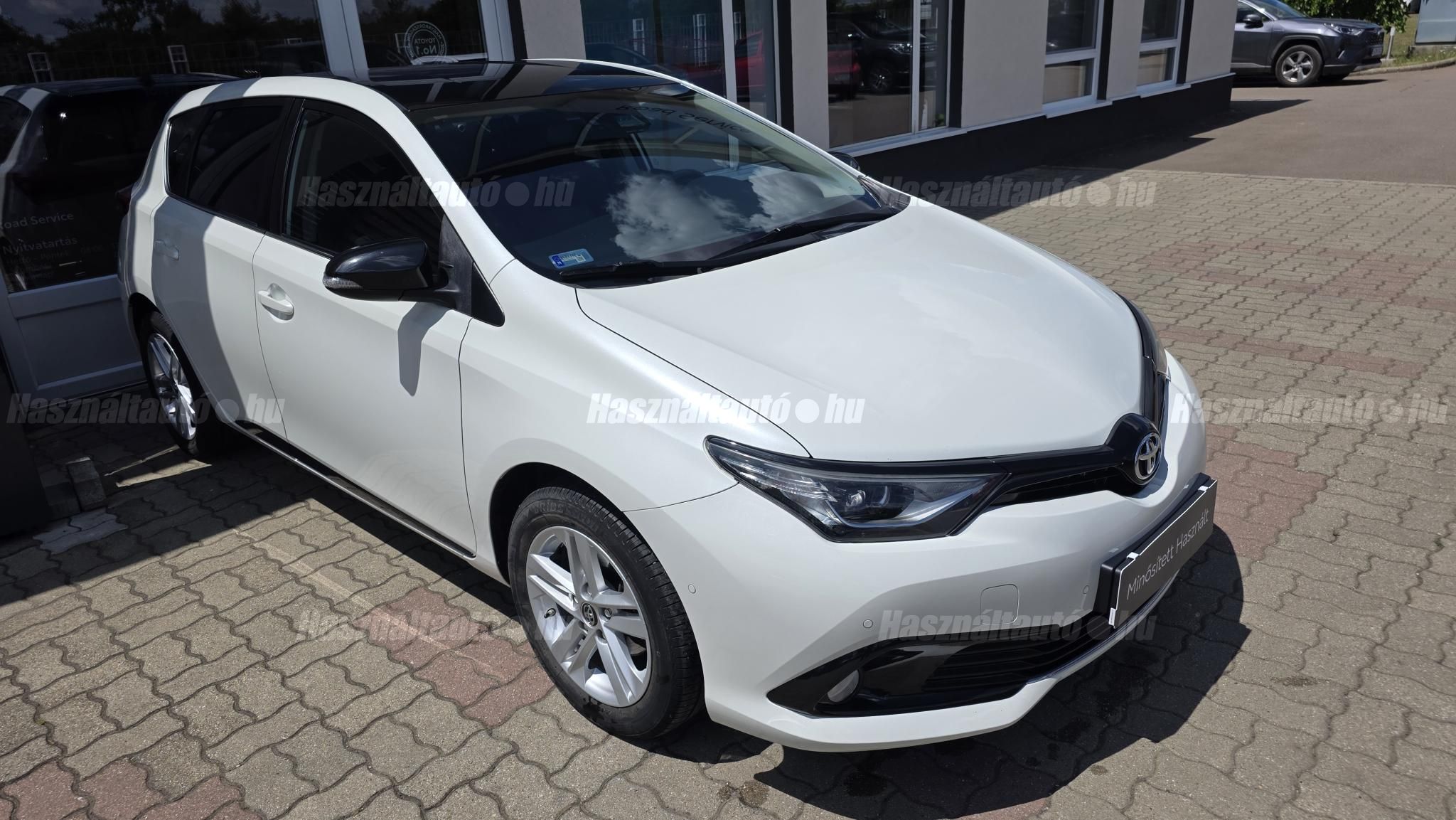 TOYOTA AURIS 1.6 Selection